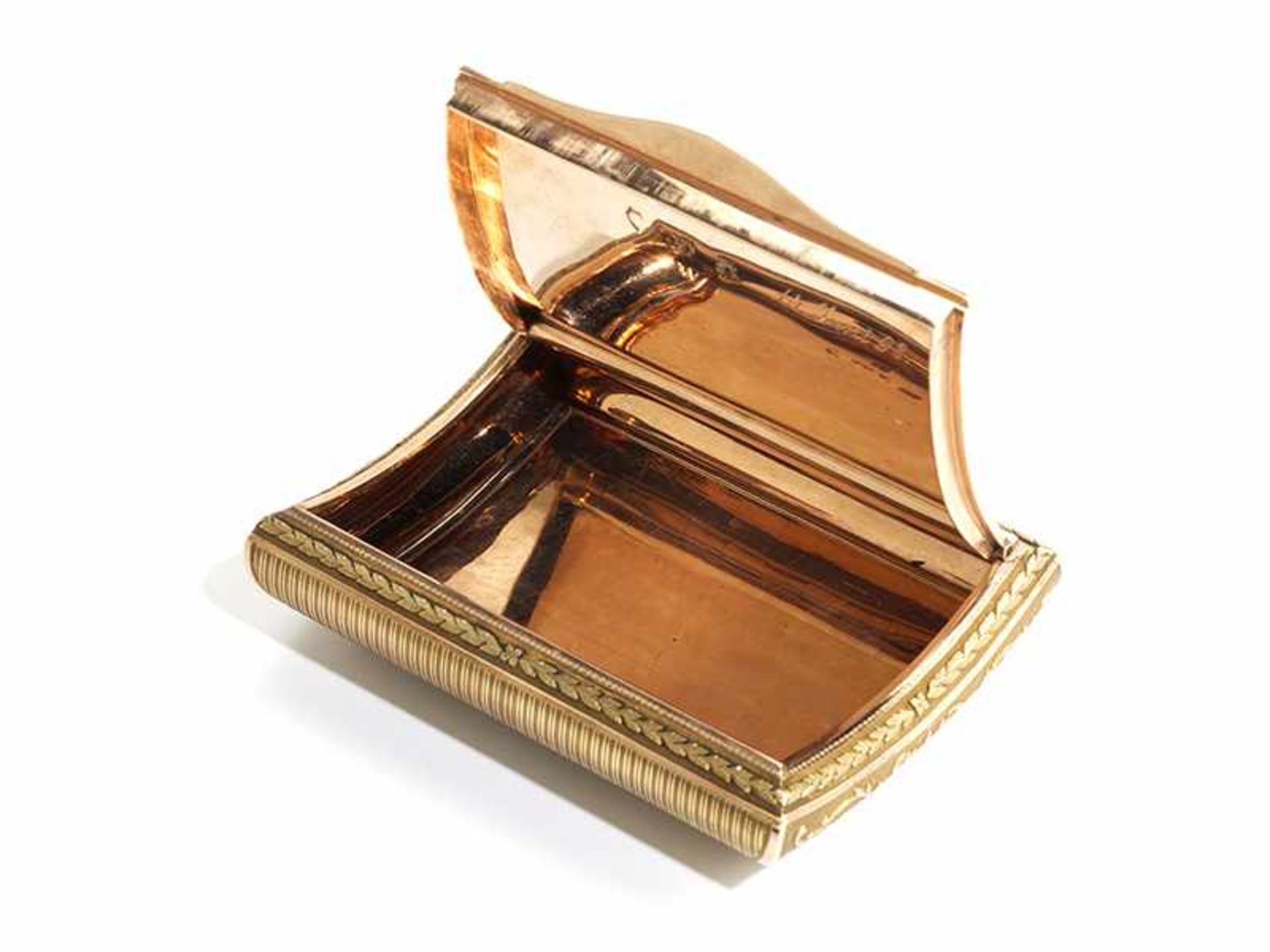 Golddose in Wiegenform 1,5 x 8 x 5,5 cm. Gewicht: 81 g. Boden und Deckel mit partiell verputzen - Bild 4 aus 7