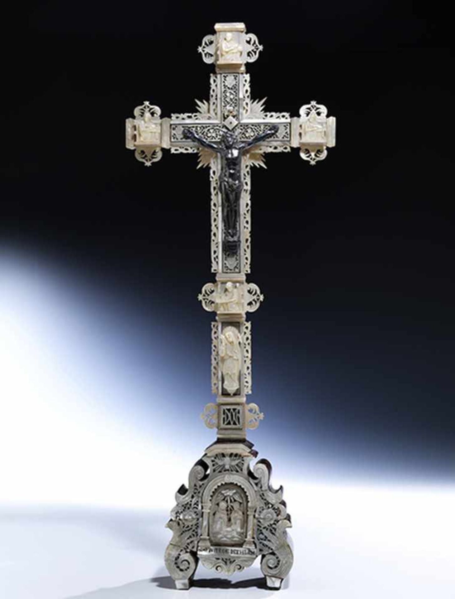 ELABORATLY CRAFTED ALTAR CROSS - Bild 7 aus 7