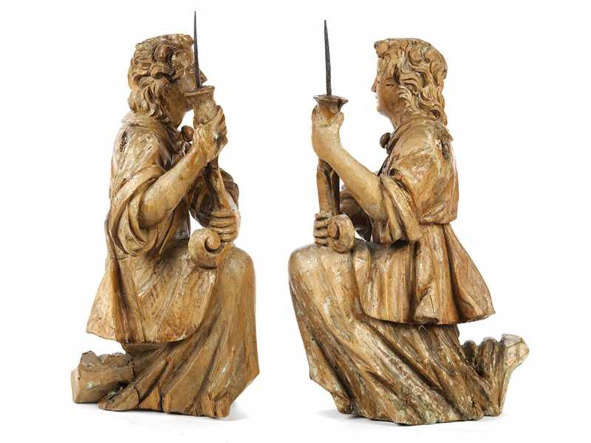 Paar geschnitzte Leuchterengel Höhe: je 34 cm. Ende 17. Jahrhundert. Als Gegenstücke gearbeitet, - Bild 2 aus 4