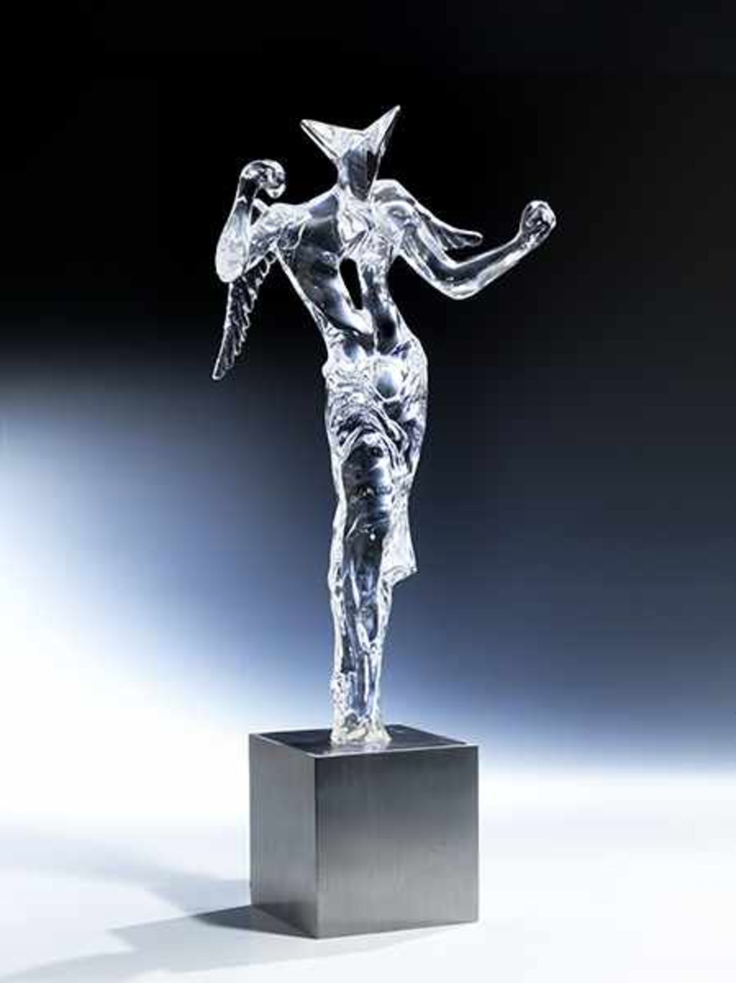 Salvador Dali, 1904 - 1989 DER SURREALISTISCHE ENGEL Gesamthöhe: 55 cm. Höhe der Skulptur: 43 cm.