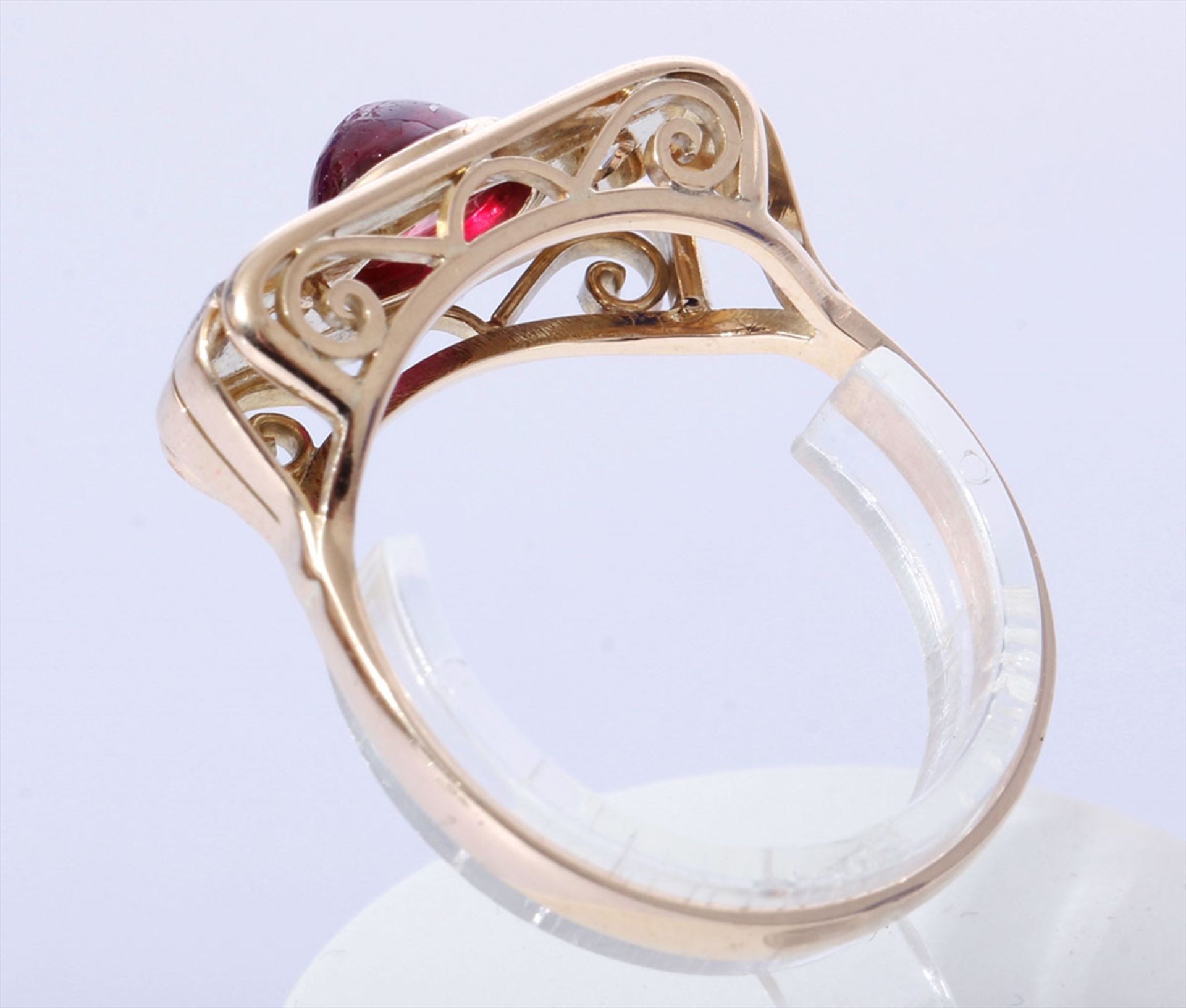 Art Deco Ring, 585 Gelbgold, roter Turmalin Cabochon und Diamanten, 3,55 Gramm. Diamanten im - Bild 2 aus 2