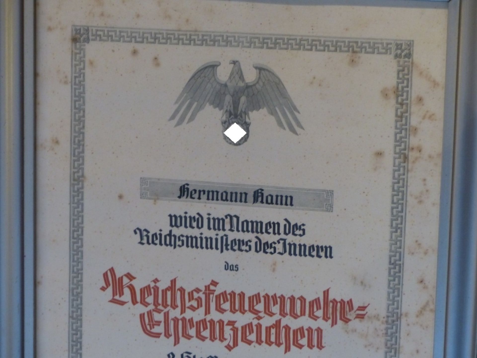 Große Urkunde zum Feuerwehr Ehrenzeichen der 2. Klasse 1937 im silbernen Rahmen, Hermann Kann,