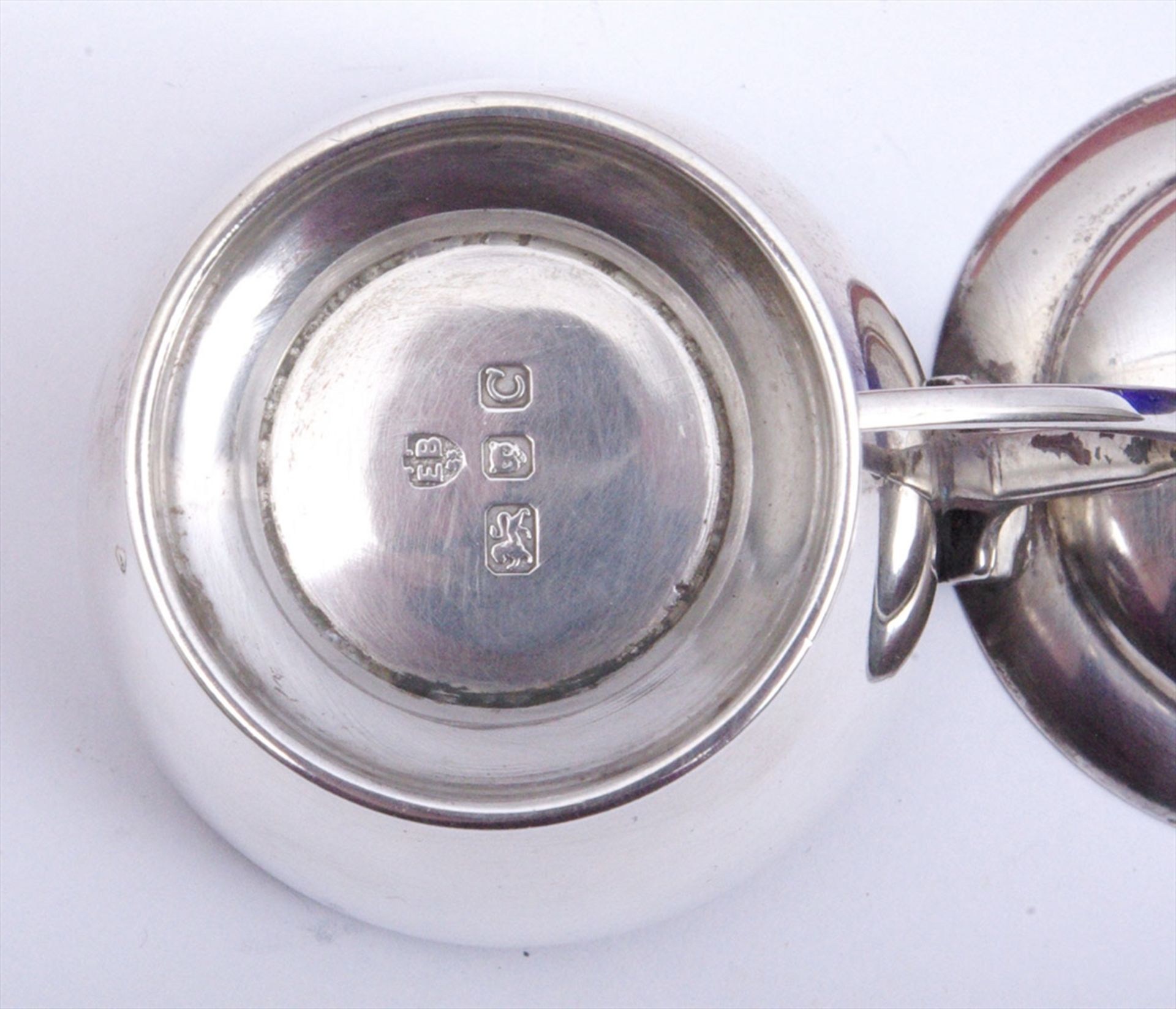 Gewürz-Set, 925er Silber, Edward Barnard & Sons Ltd., London, um 1938, 3-tlg., Salztopf mit - Image 3 of 3