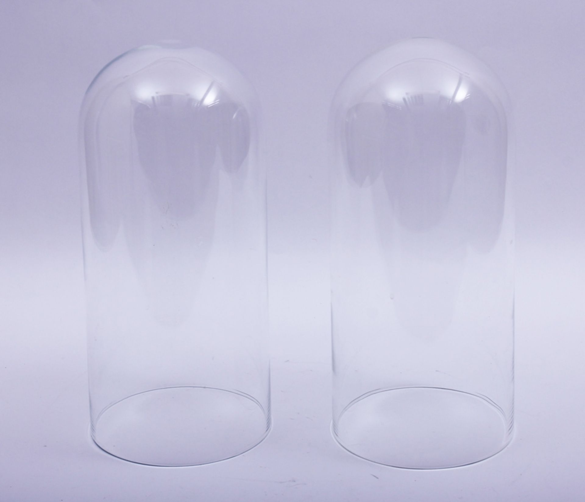 Paar Glasstürze, 20.Jh., Rundform, Klarglas, HxD: 35x15cmPair of glass domes, 20th C.,