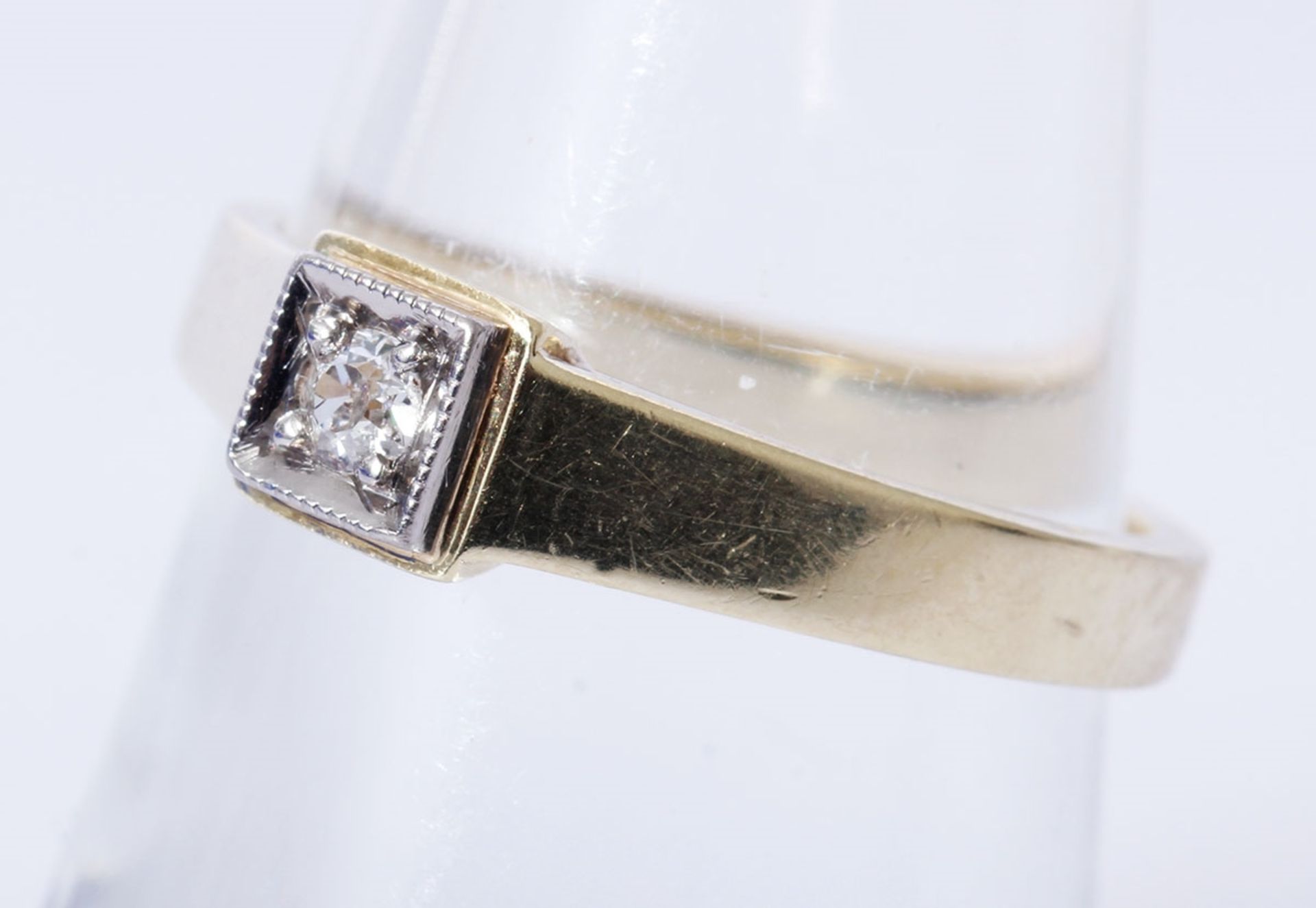 Solitärring, 585 Gelbgold, 3,42 Gramm, Diamant, Altschliff rund, ca. 0,08ct. (W/SI),