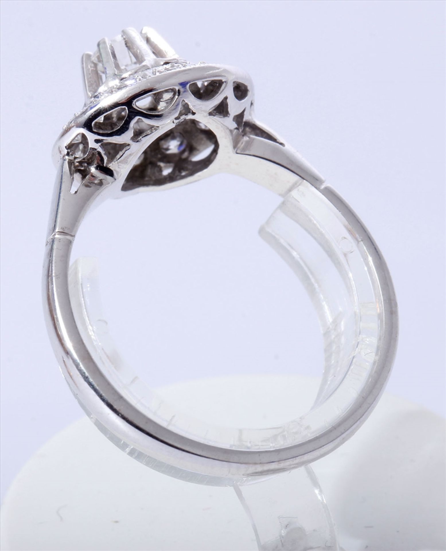 Art Deco Ring in 750 Weißgold mit Brillanten, 4,06 Gramm, Ringgröße 55, 12 Diamanten im 8/8 Schliff, - Bild 2 aus 2