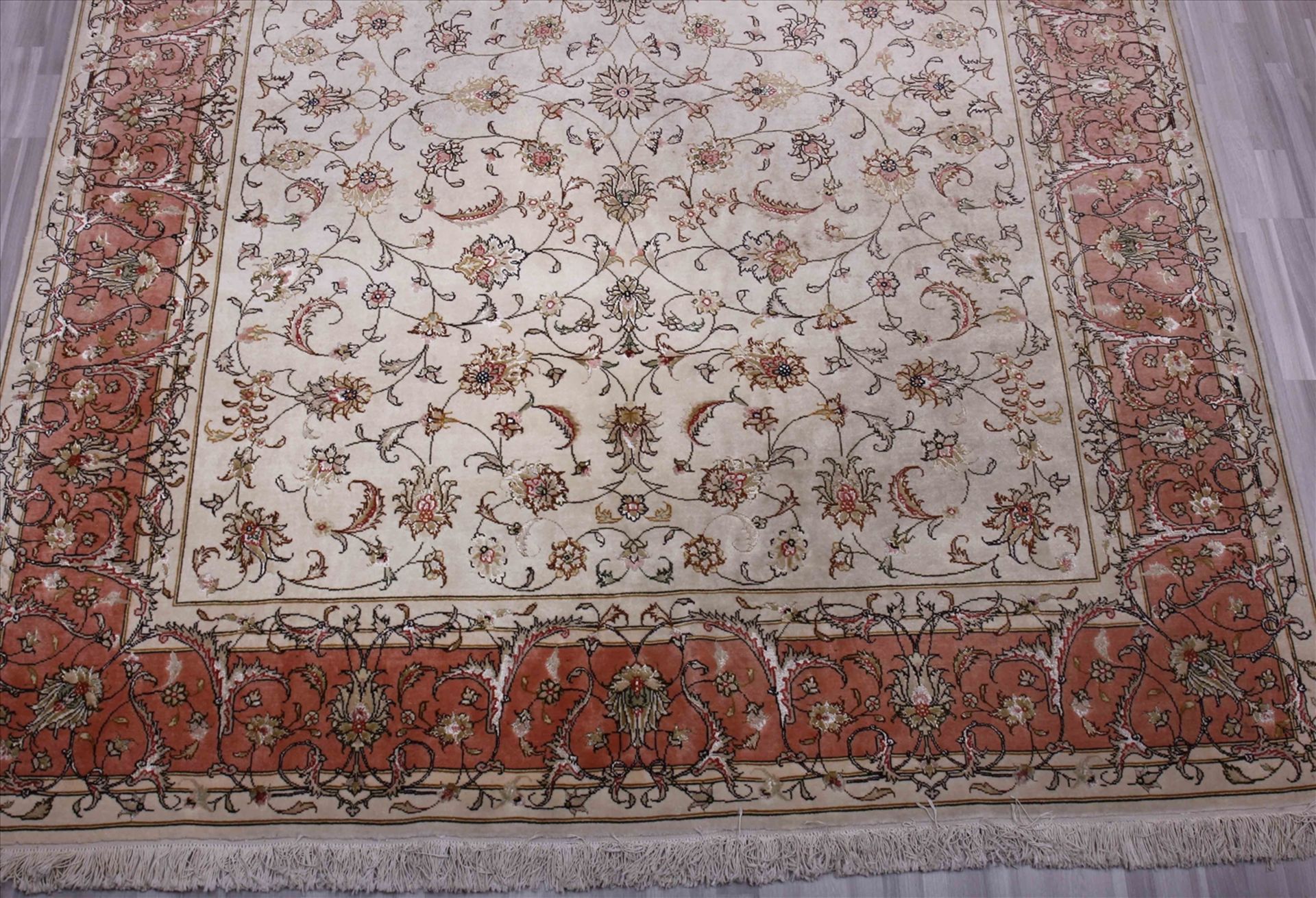 Teppich, Täbriz, Seidenanteil, hellgrundig, Floraldekor, 306x238