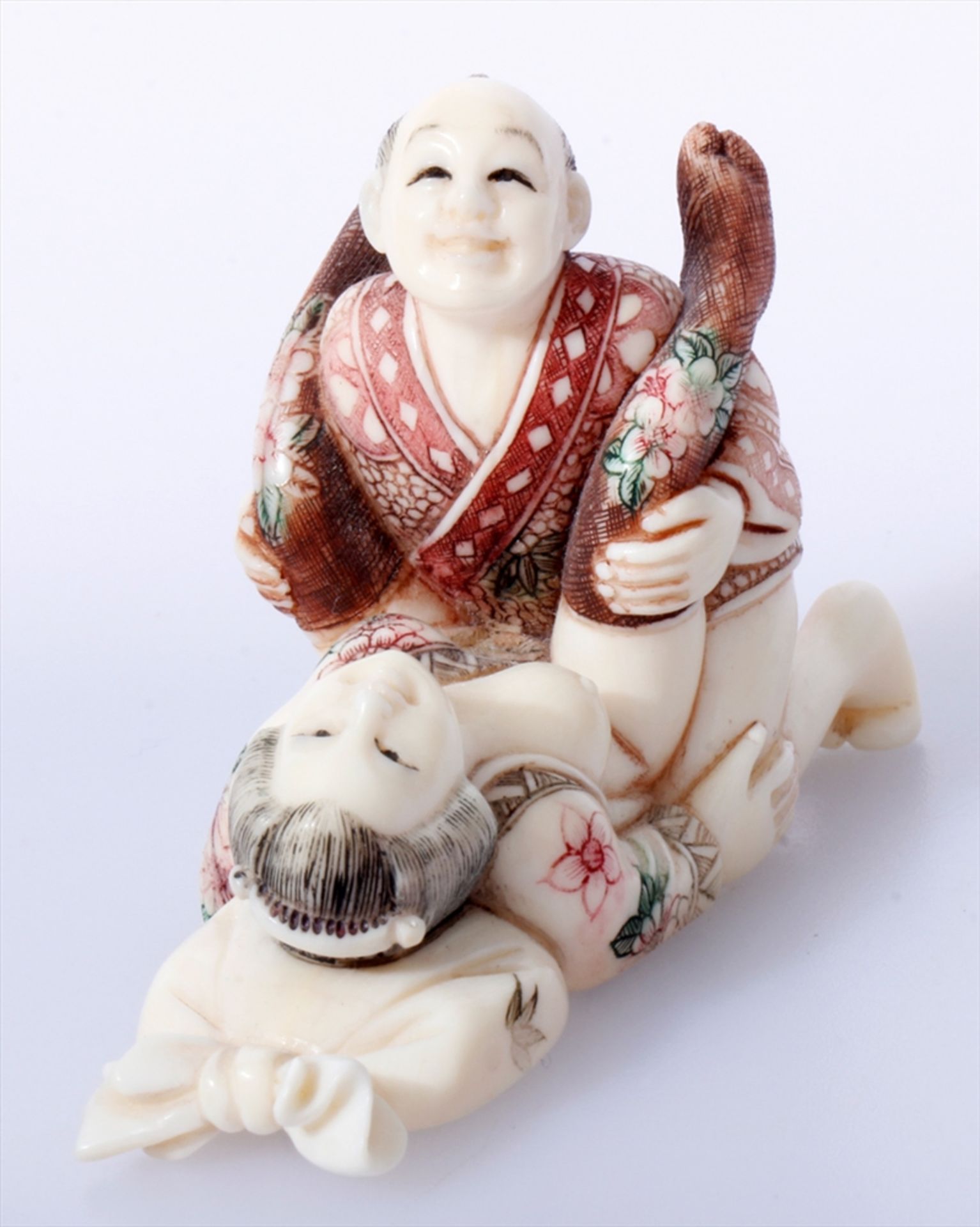 Kleines Shunga-Okimono, Elfenbein, partiell gefärbt, Japan, 1.Hälfte 20.Jh., erotische Darstellung - Bild 2 aus 9