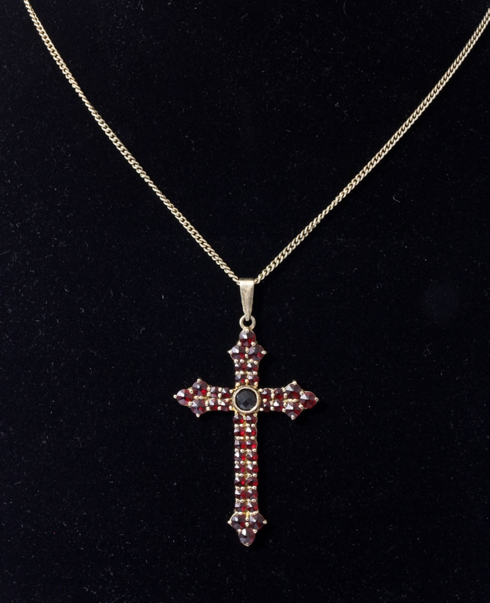 Collier mit Kreuz und Granatbesatz , Kreuz 925 Silber vergoldet, Kette Double. Länge ca. 50cm, Kreuz