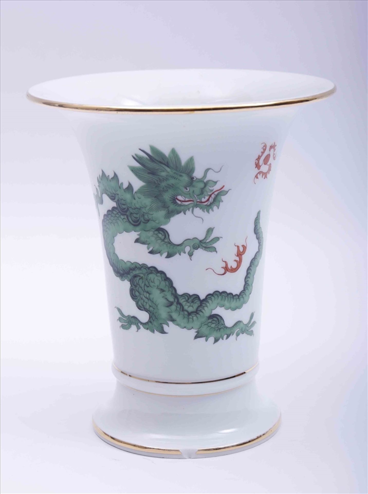 Kleine Vase, Meissen, 20.Jh., Dekor "grüner Hofdrache, Porzellan, H: 16,5cm, Fuß bestoßenSmall vase,