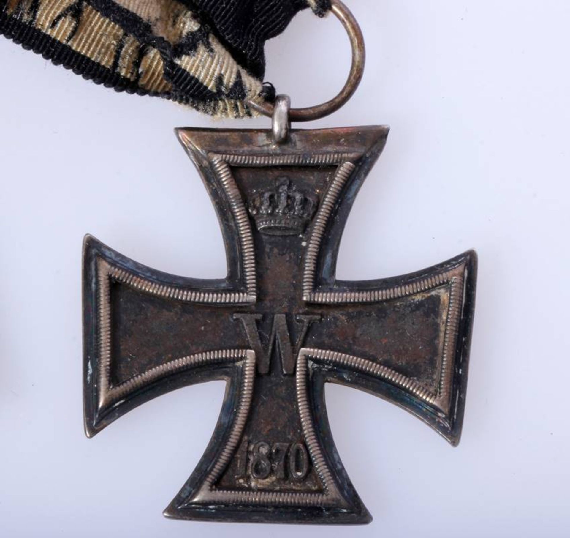 Eisernes Kreuz 2. Klasse 1870 am langen BandVerleihungsstück des Alkmar von Alvensleben,