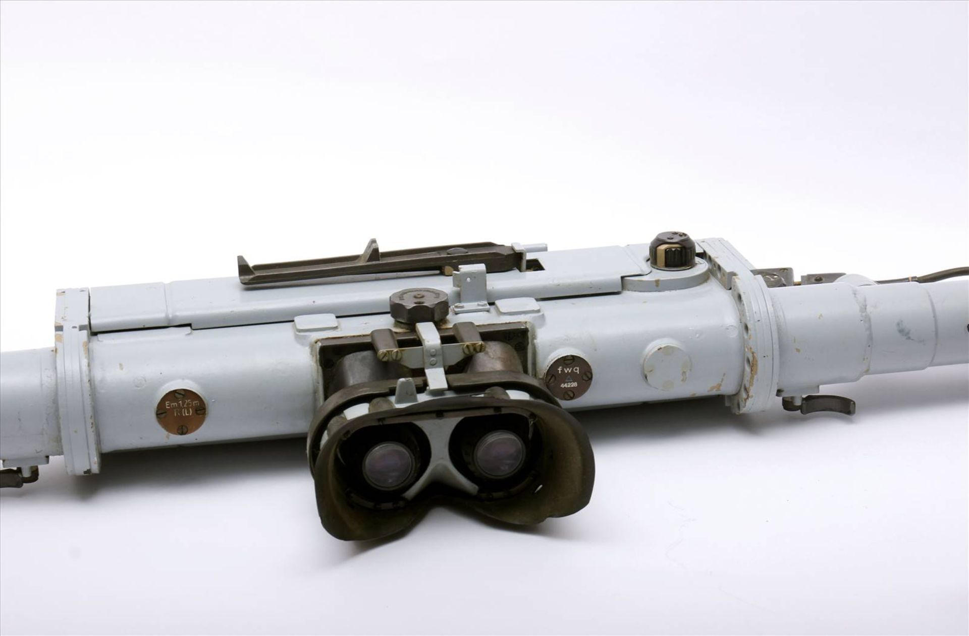 Entfernungsmesser WehrmachtEntfernungsmesser mit allen Teilen. Maße 1420 mm x 320 mm.