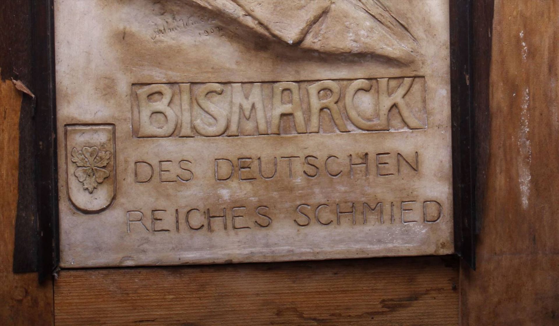 Arthur Winkler, Gipsrelief mit Portrait Bismarcks, unten bez. "Bismarck, Des Deutschen Reiches - Image 2 of 5