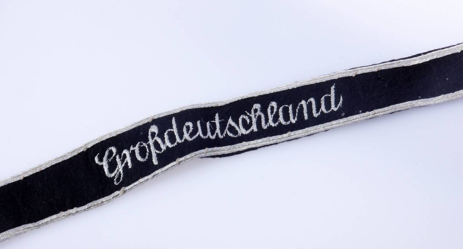 Ärmelstreifen Großdeutschland (schwarz)Schwarze Ausführung in Schreibschrift. Späte Variante für