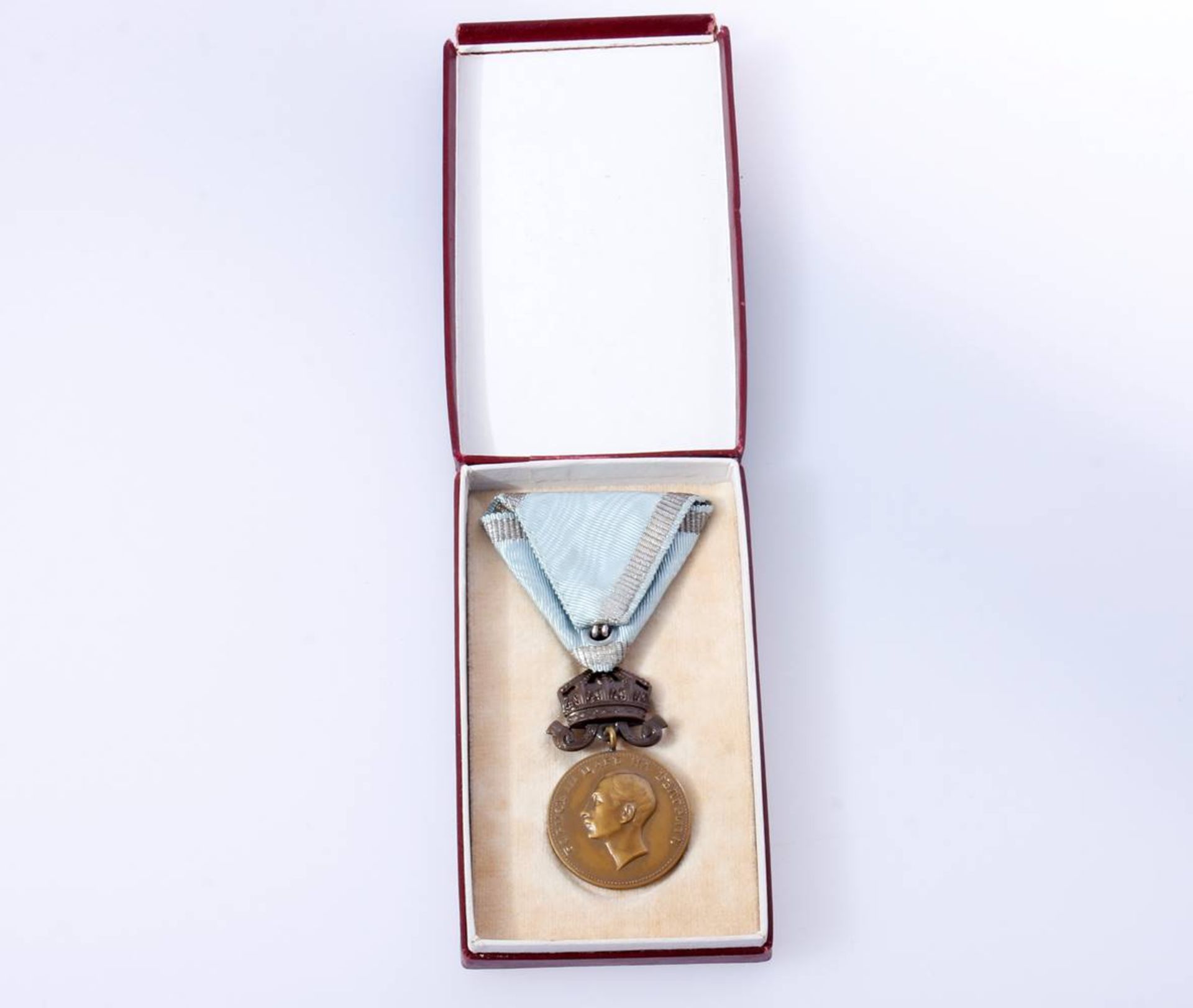 Verdienstmedaille BulgarienKöniglich Bulgarische Verdienstmedaille mit Krone am Kriegsband im - Bild 2 aus 4