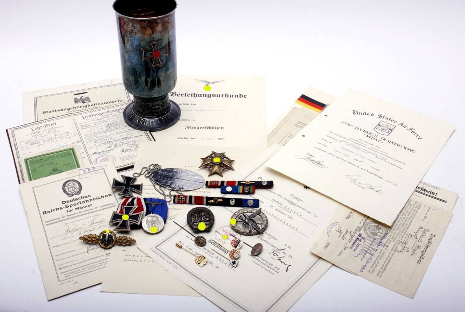Nachlass Ehrenpokal der LuftwaffeNachlass der Luftwaffe des Soldaten Gerhard Strube. Die Gruppe