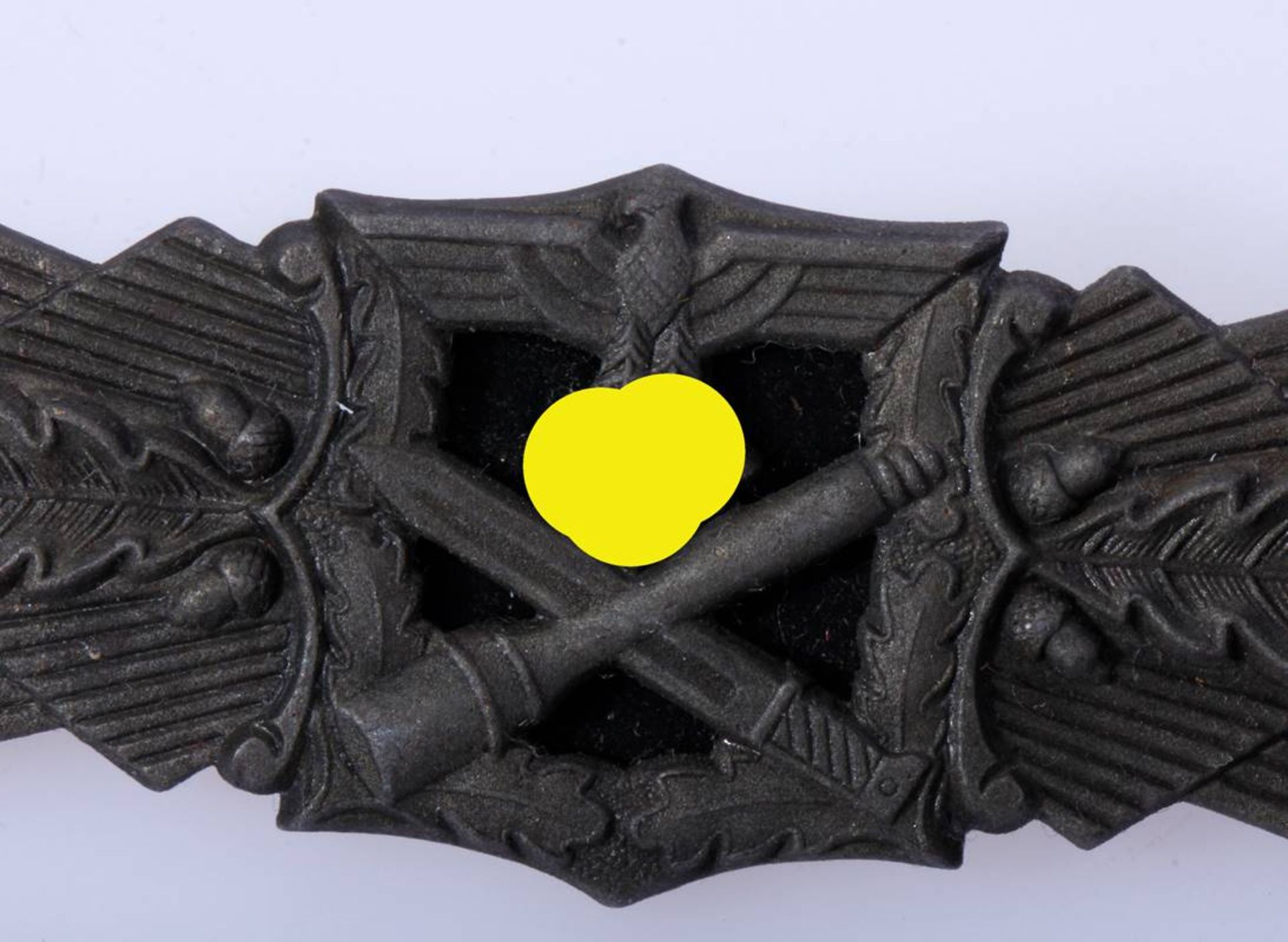 Nahkampfspange in Bronze GWLAbzeichen in Zink in der Ausführung mit gekehlter Nadel. Ungetragenes - Bild 3 aus 3