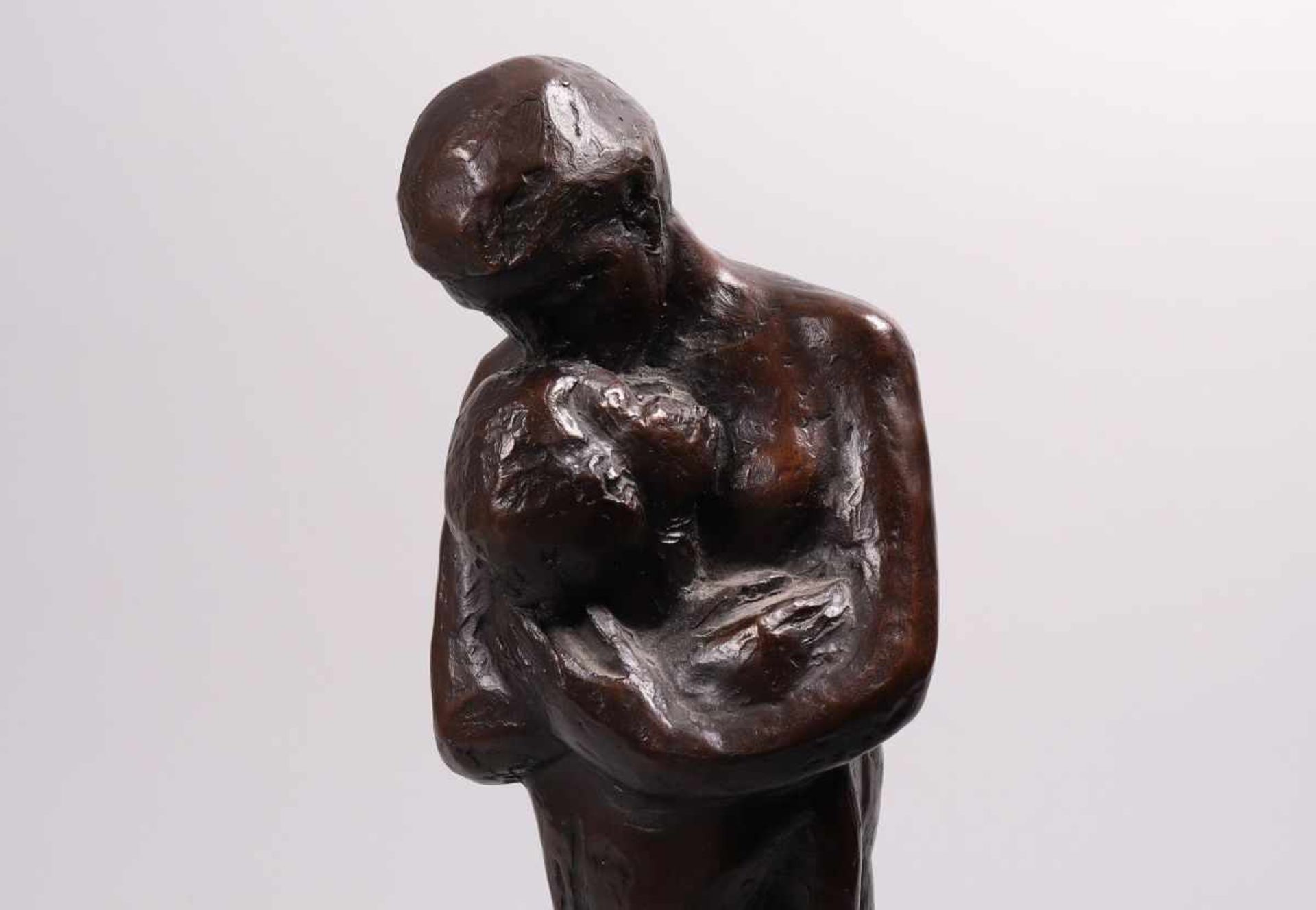 Ulla Scholl (1919, Darmstadt - 2011, Dachau)"Ewiger Frühling", Paar in inniger Umarmung, Bronze, - Bild 2 aus 5