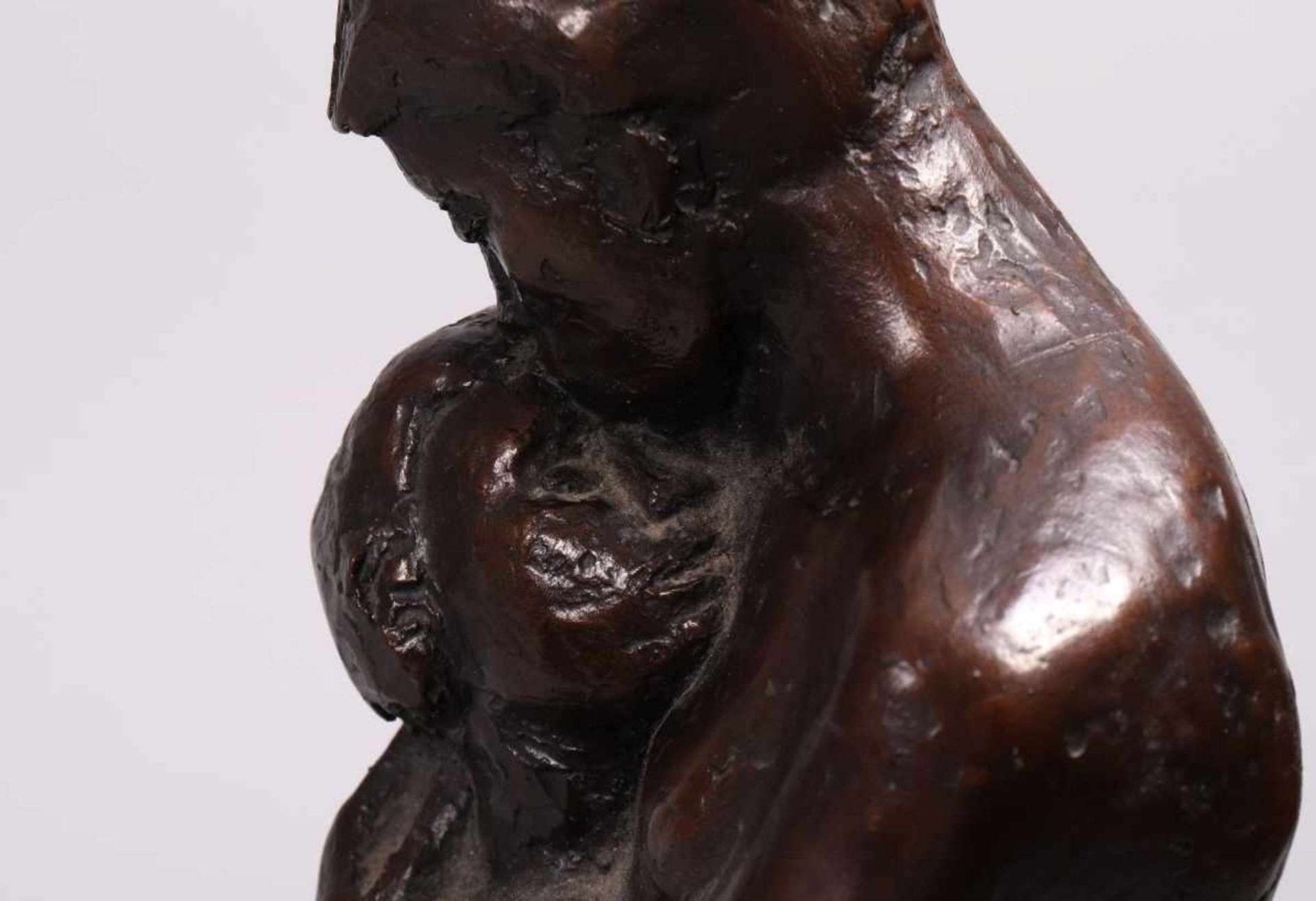 Ulla Scholl (1919, Darmstadt - 2011, Dachau)"Ewiger Frühling", Paar in inniger Umarmung, Bronze, - Bild 5 aus 5
