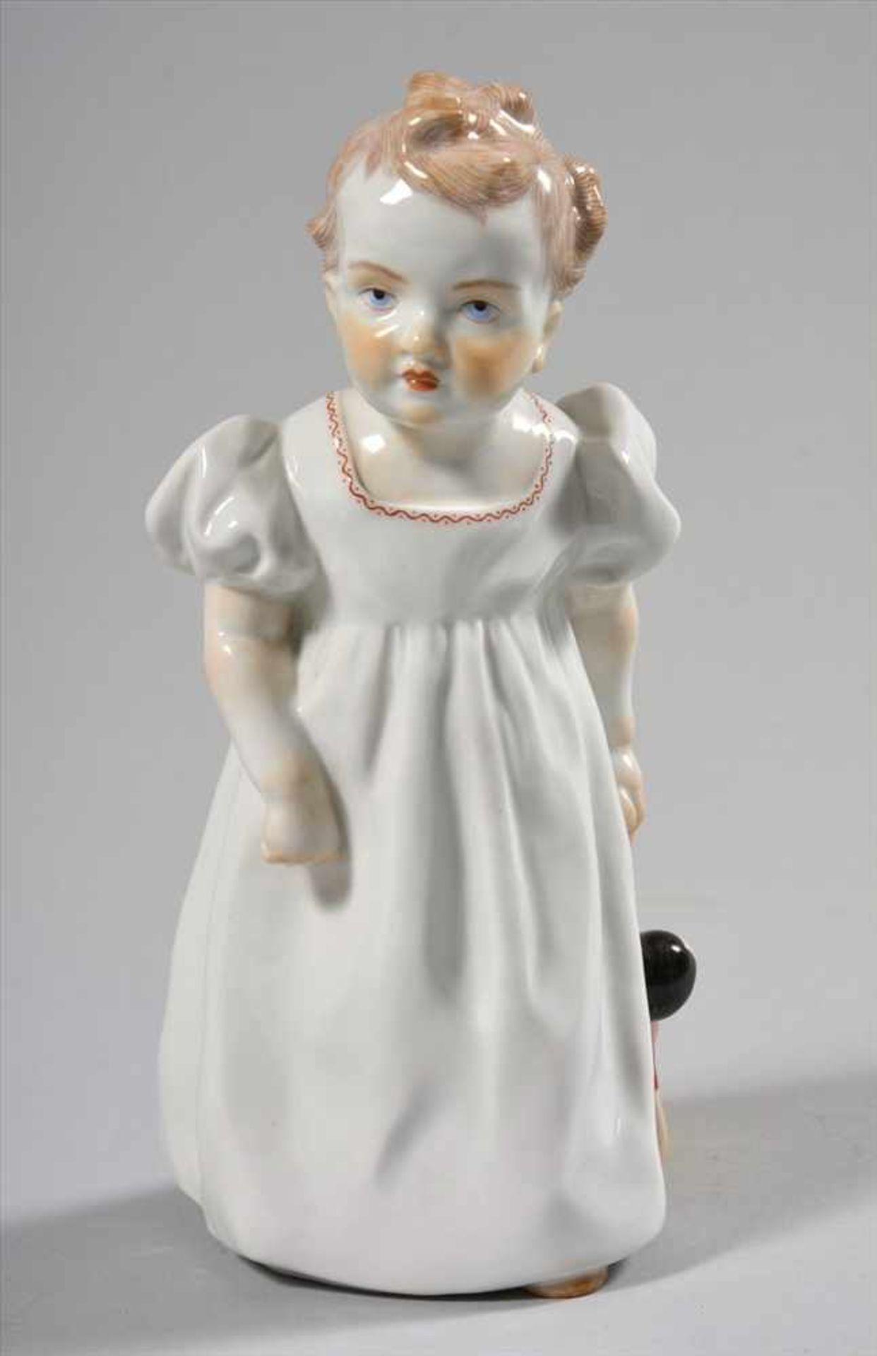 "Hentschelkind", Mädchen mit PuppeKonrad Hentschel (1872 Cölln-1907 Meissen) für Meissen, Entwurf