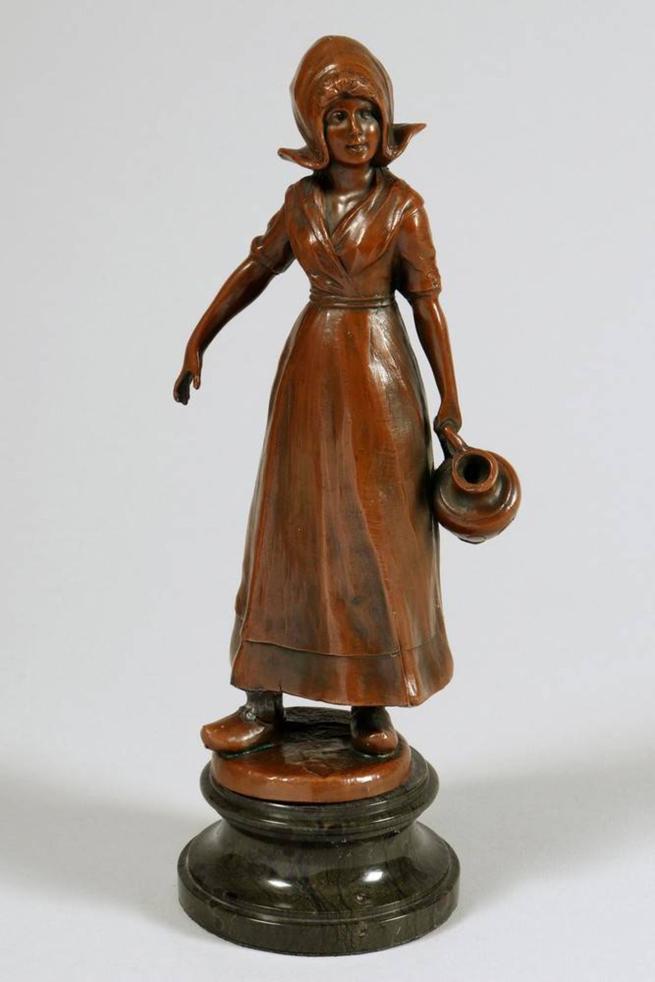 Dutch Girl poss. German, 20th C., patinated metal, stone base, H: 20,5cmJunge Holländerin wohl