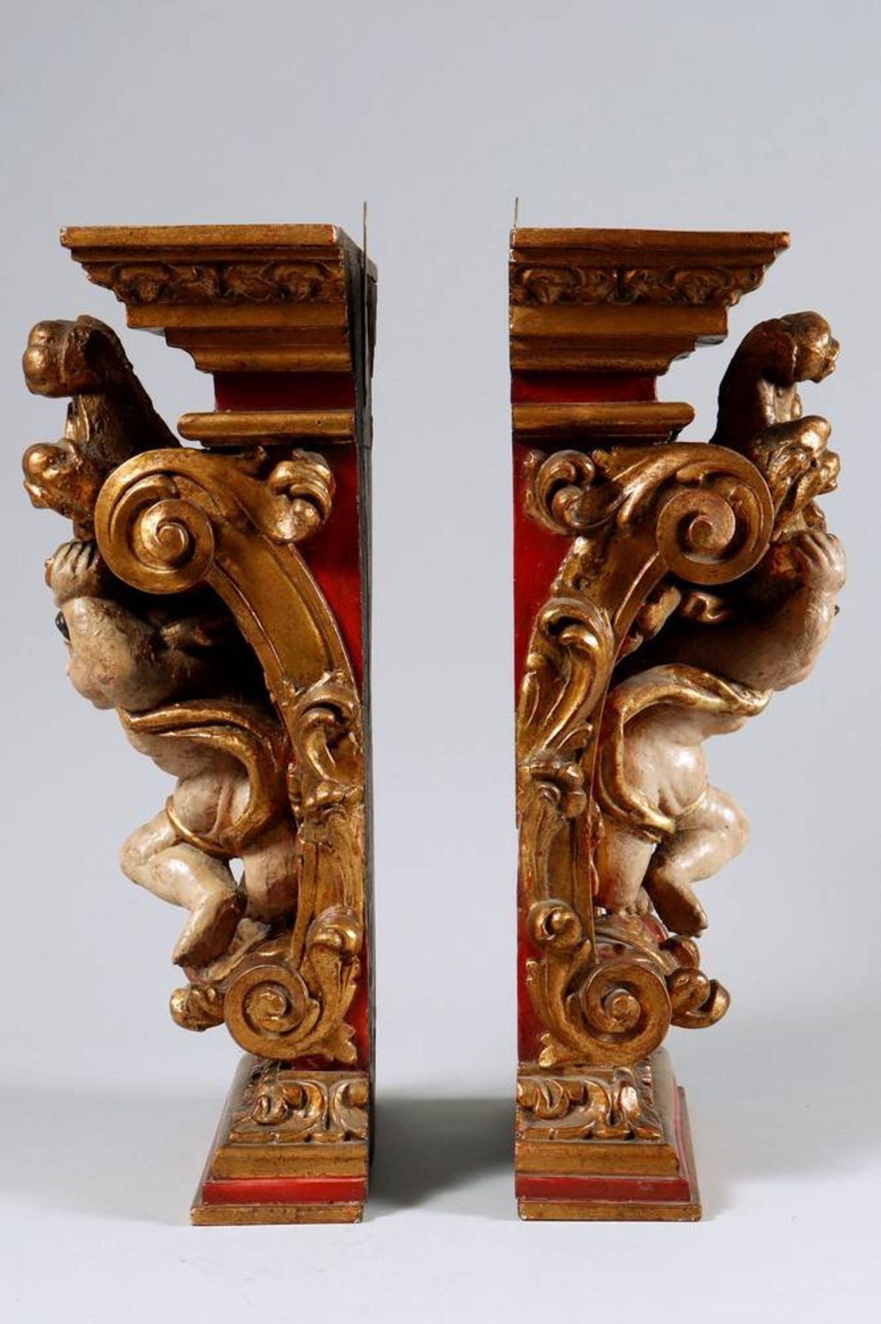 Pair of baroque wall brakets south german, poss. 18th C., gilt and painted, HxWxD: 49,5x30x18,5cm, - Bild 4 aus 9