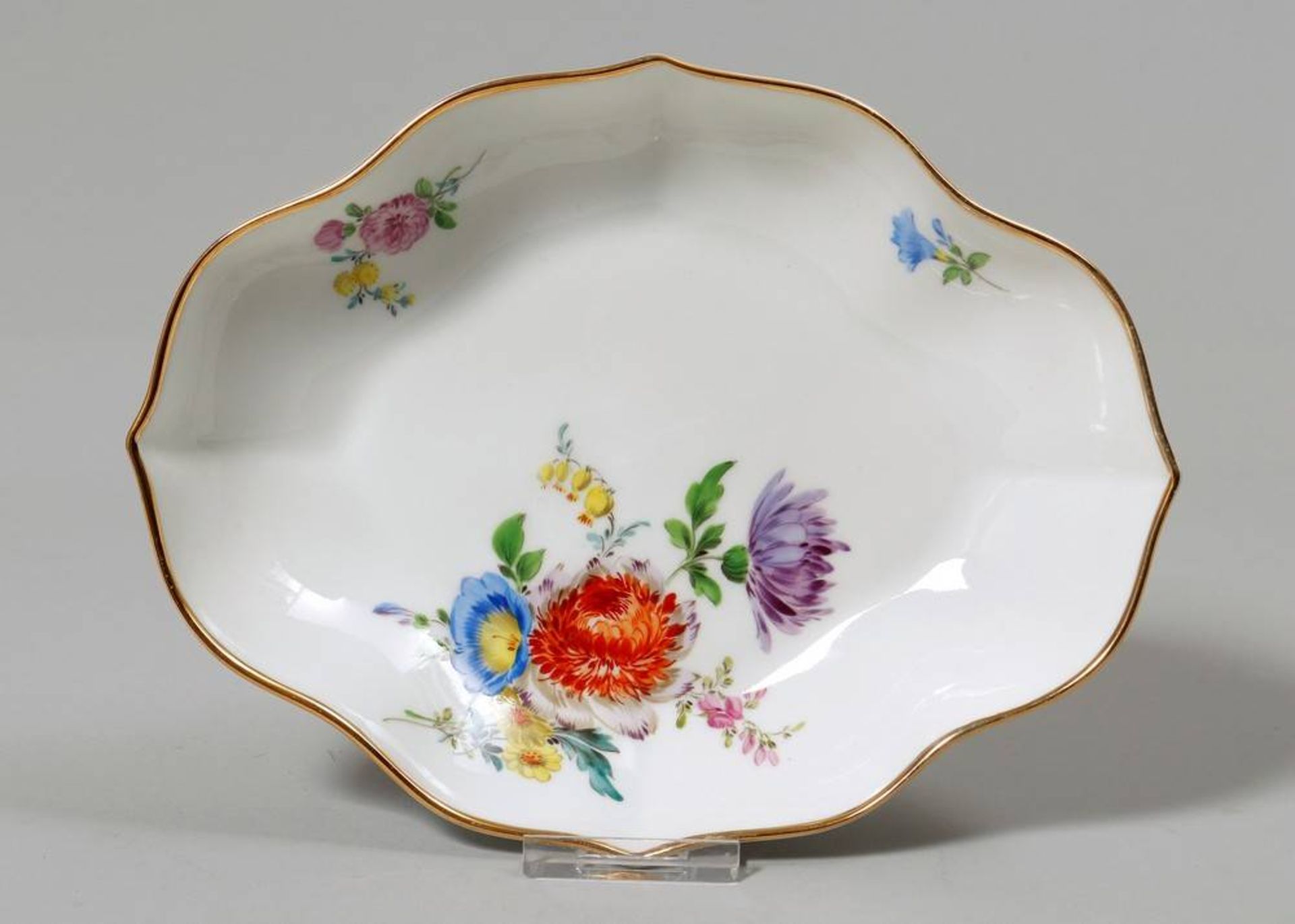 Dish Meissen, 20th C., floral decoration, sword mark, 4 grind marks, L: 19cmAnbiet-Schale, - Bild 2 aus 3