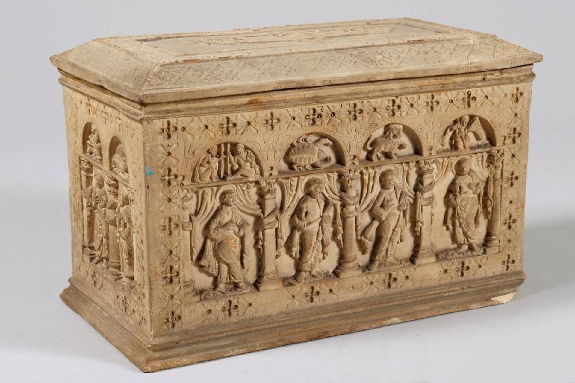 Lidded box possibly German, late 19th C., earthenware, Renaissance-style, 15x24,5x13cm, some - Bild 2 aus 7