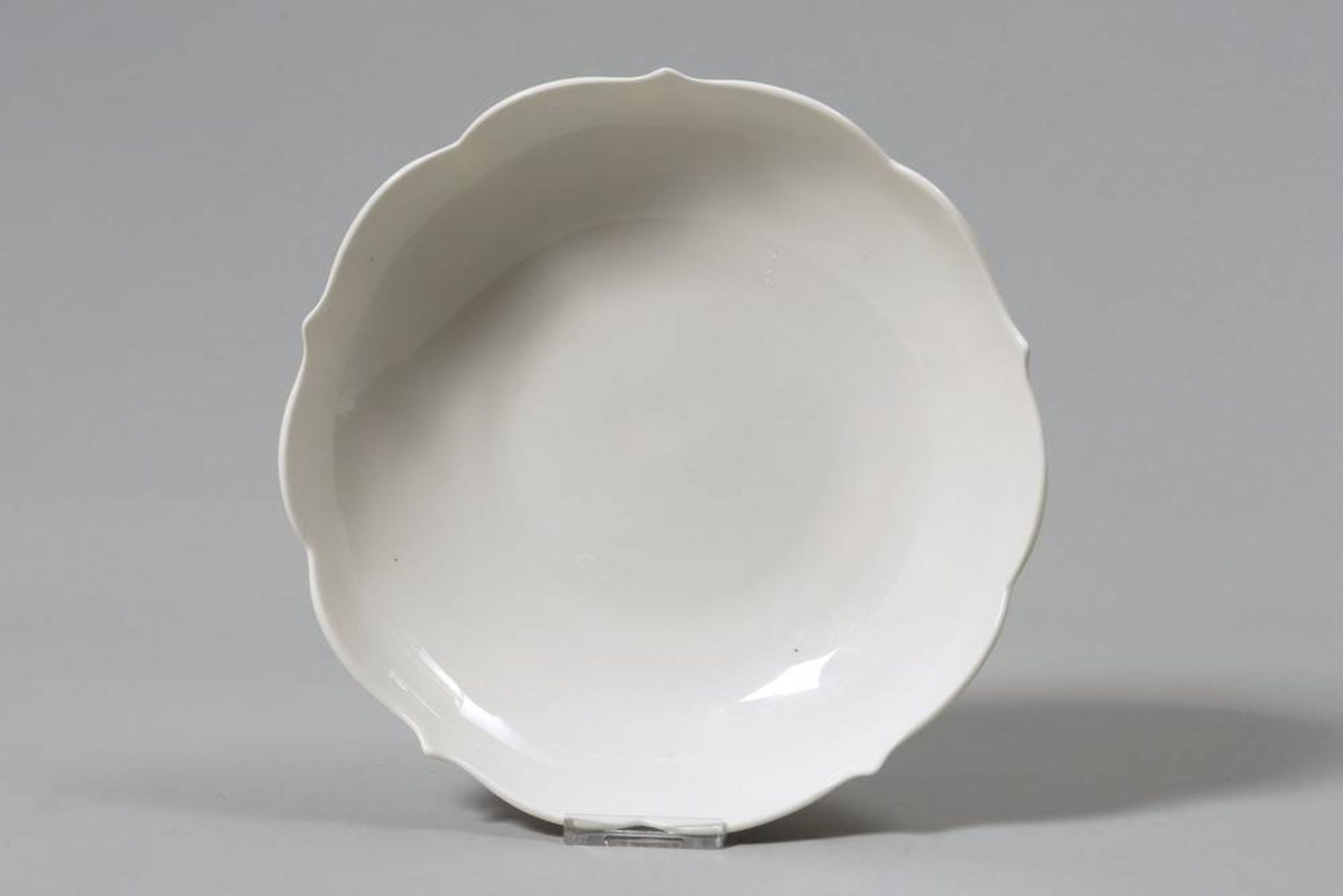 Dish Meissen, 20th C., porcelain, sword marks, 4 grind marks, D: 18,5cm, base with minor - Bild 2 aus 3