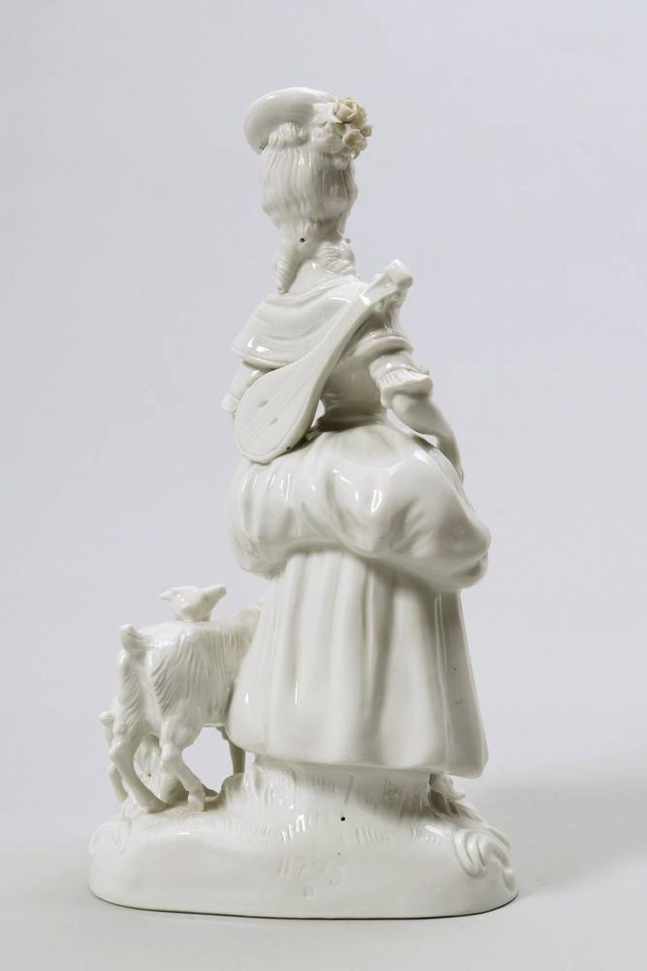 2 figural groups german, 20th C., porcelain, marked, H: 14-25cm, minor chips2 Figurengruppen - Bild 6 aus 7