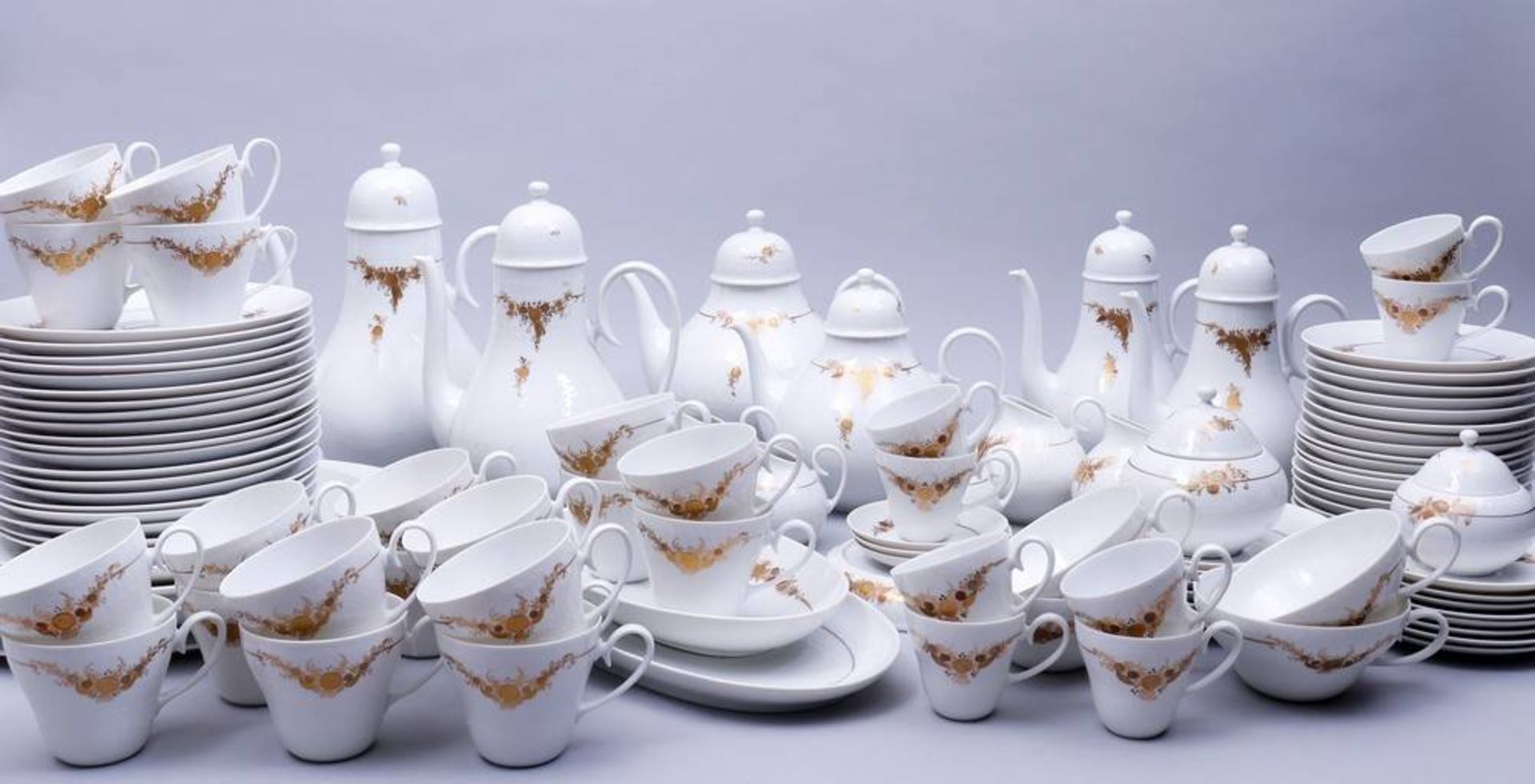Extensive coffee/tea service Design Björn Wiinblad for Rosenthal, 20th C., decor "Quatre