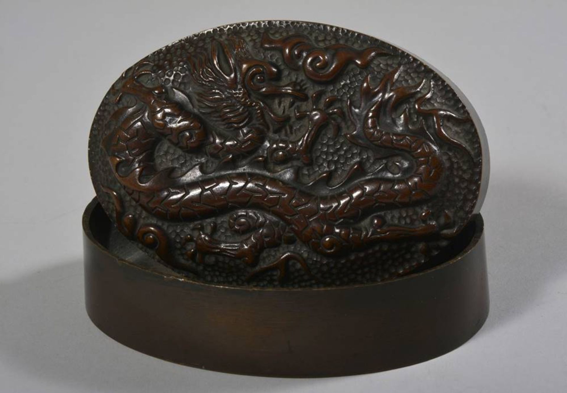 Art-Nouveau box bronze, Lauchhammer, ca. 1925, 5x13,5x9,5cm, signs of ageJugendstil-Dose Bronze, - Bild 3 aus 4