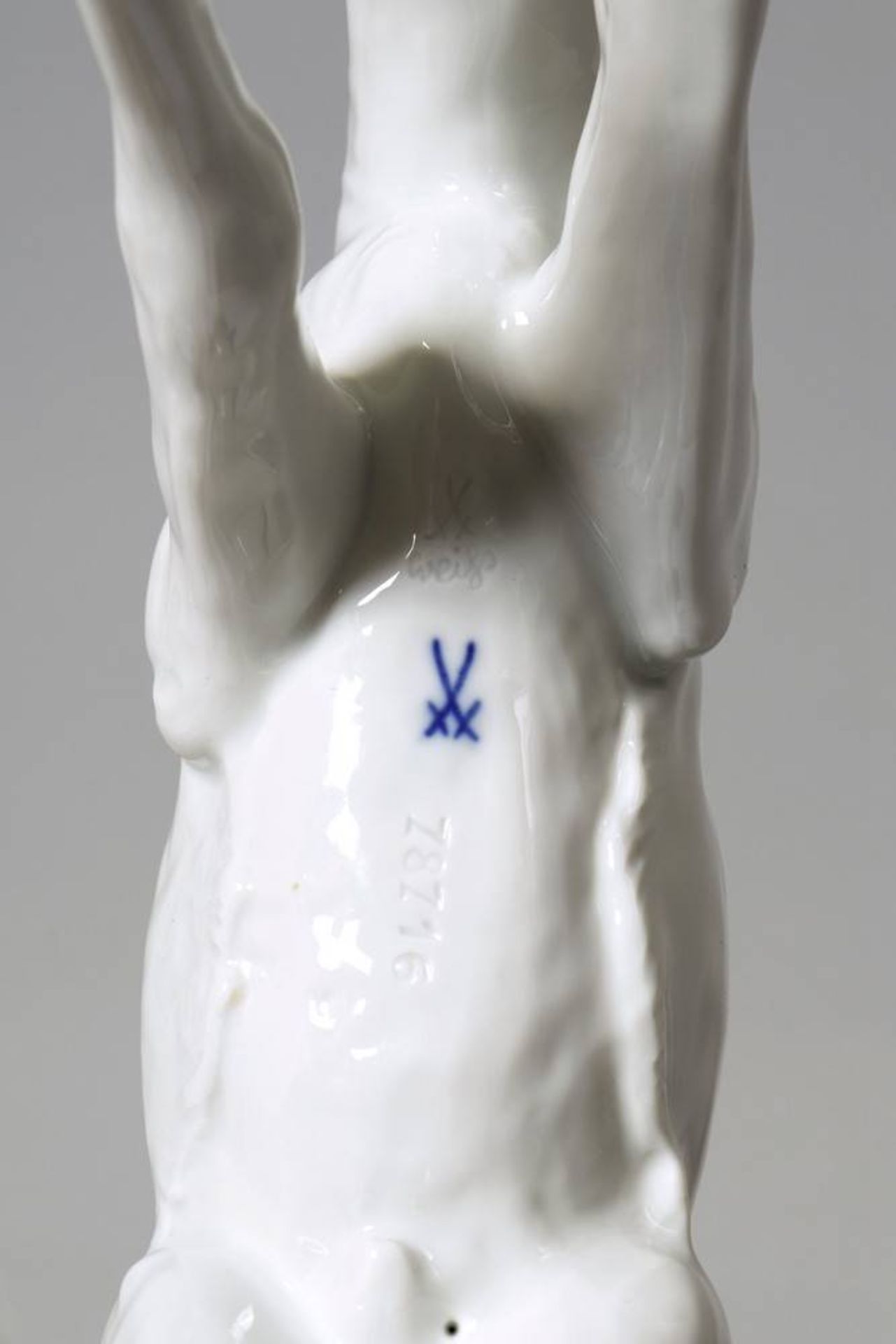 Standing roebuck Design Willi Münch-Khe (1885-1960), Meissen, 20th C., porcelain, sword mark and - Bild 5 aus 5