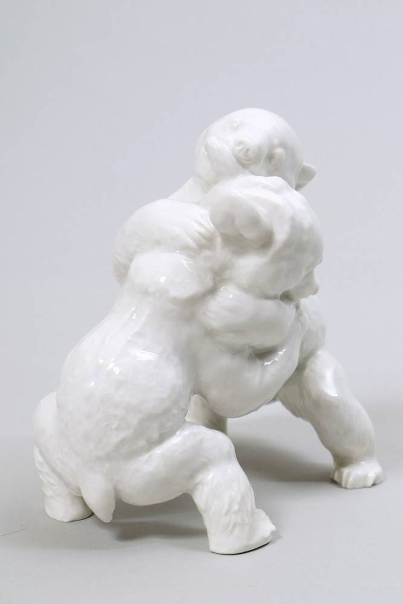 Playing bear cubs Allach, 1933-45, porcelain, marked, H: 11,5cm, minor glaze defectSpielende - Bild 2 aus 5