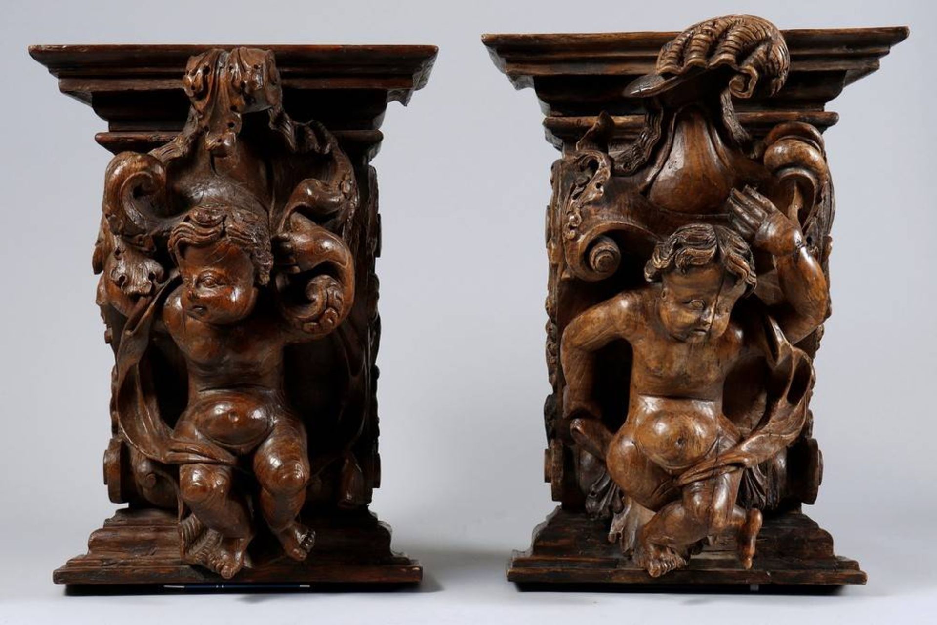 Pair of baroque wall brakets south German, 1st half 18th C., stained wood, HxWxD: 49x34,5x22,5cm,