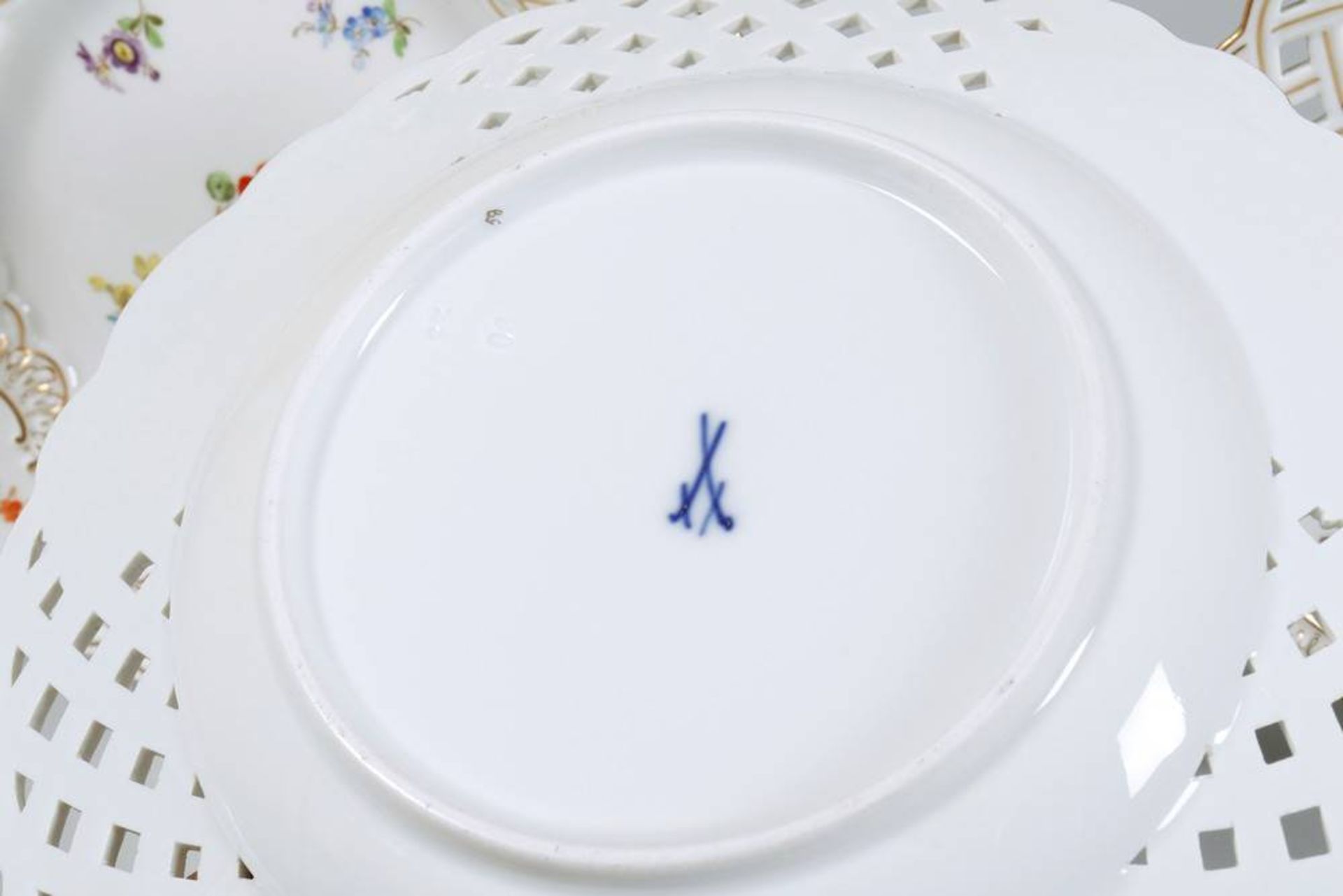 3 plates, Meissen ca. 1900, floral decoration, sword mark, D: 21cm, min. signs of age3 Teller, - Bild 3 aus 4