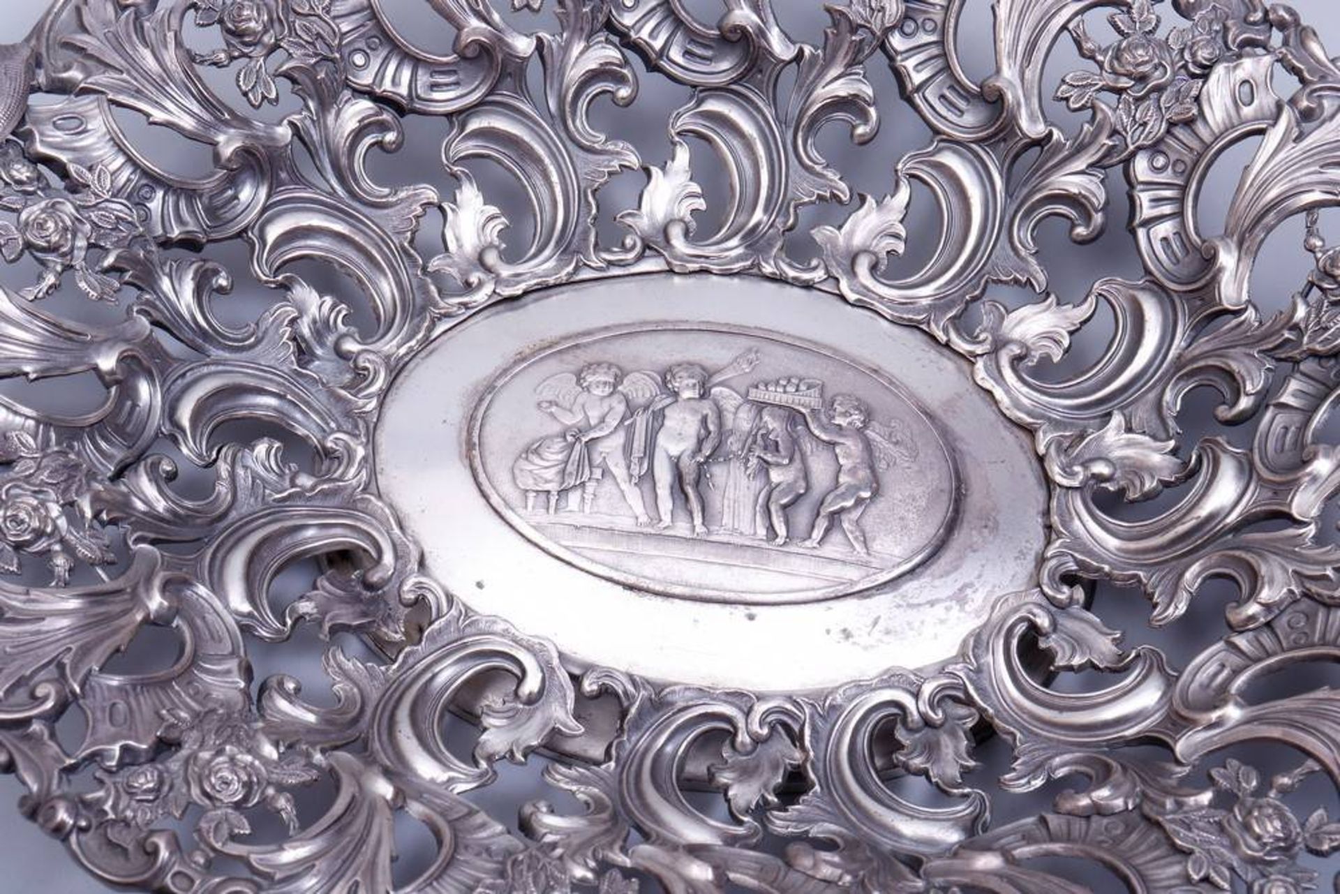 Pierced dish pewter, German, 20th C., L: 39,5cm, signs of useDurchbruchschale Zinn, deutsch, 20.Jh., - Bild 2 aus 3