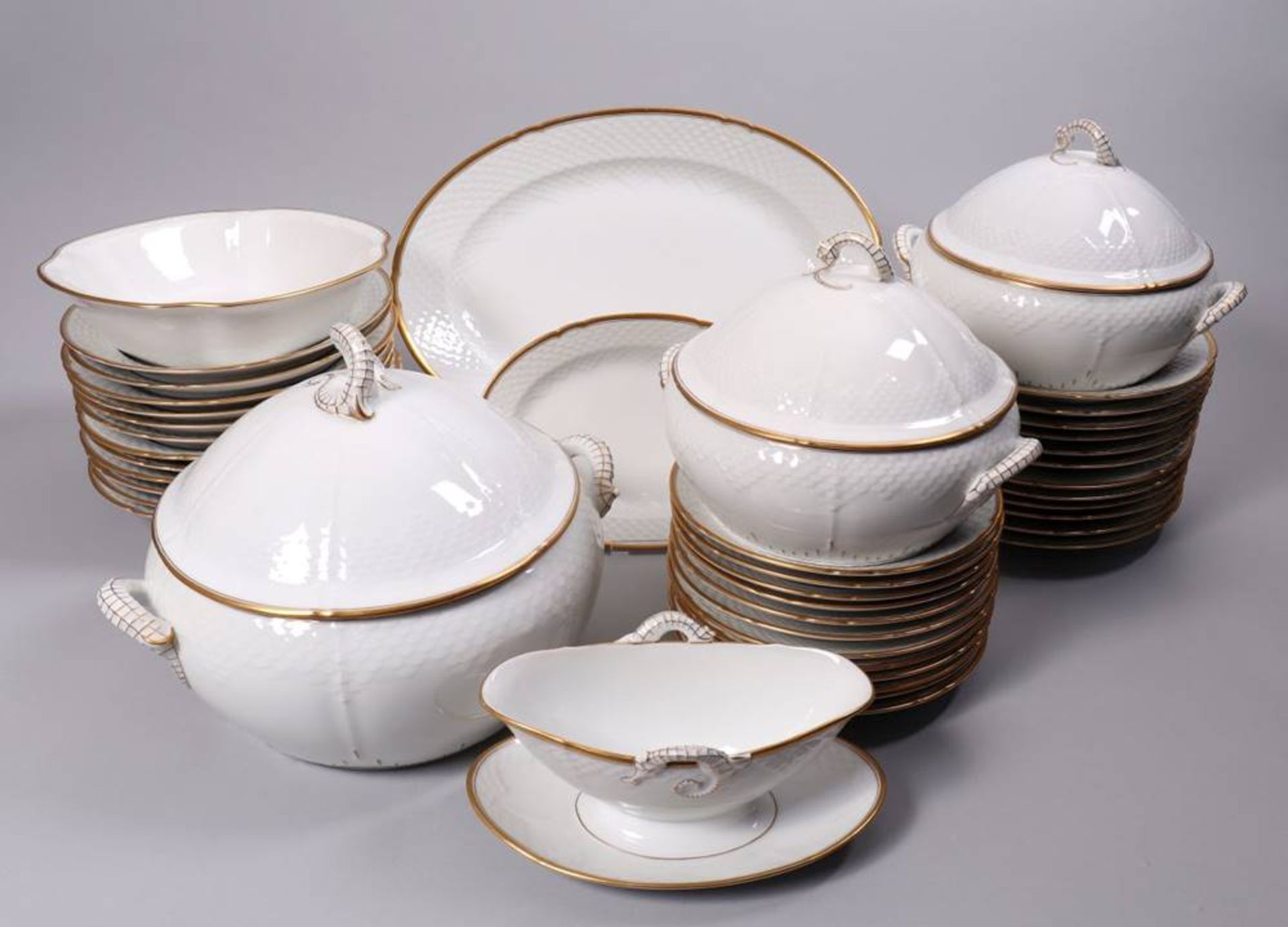 Dinner-serviceBing&Gröndahl, Denmark, 20th C, pattern "Elegance", sehorse-handles, 42 pcs, L (