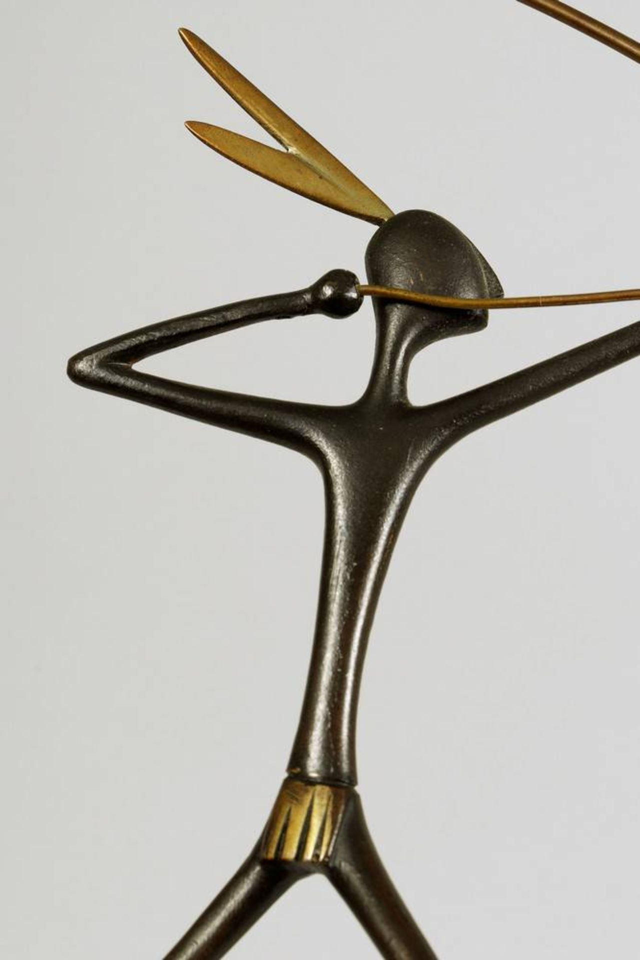 Indian Werkstätte Hagenauer, Vienna, 1st half 20th C., brass, patinated, H: 16,8cm, slight signs - Bild 3 aus 4