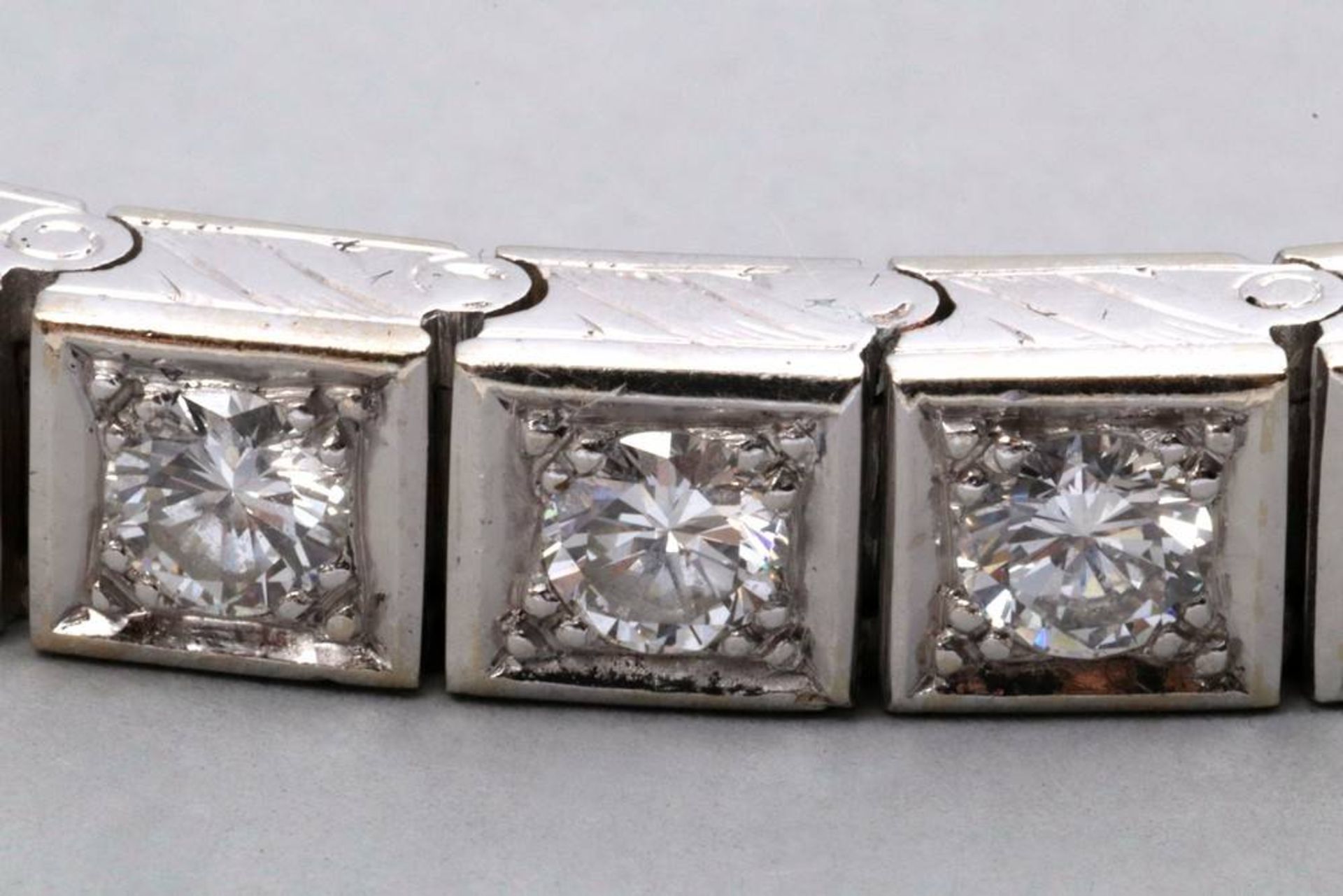 Art Deco bracelet 750 white gold, 27 brilliant cut diamonds, ca. 6,75ct in total, VVS/VS (one - Bild 3 aus 5