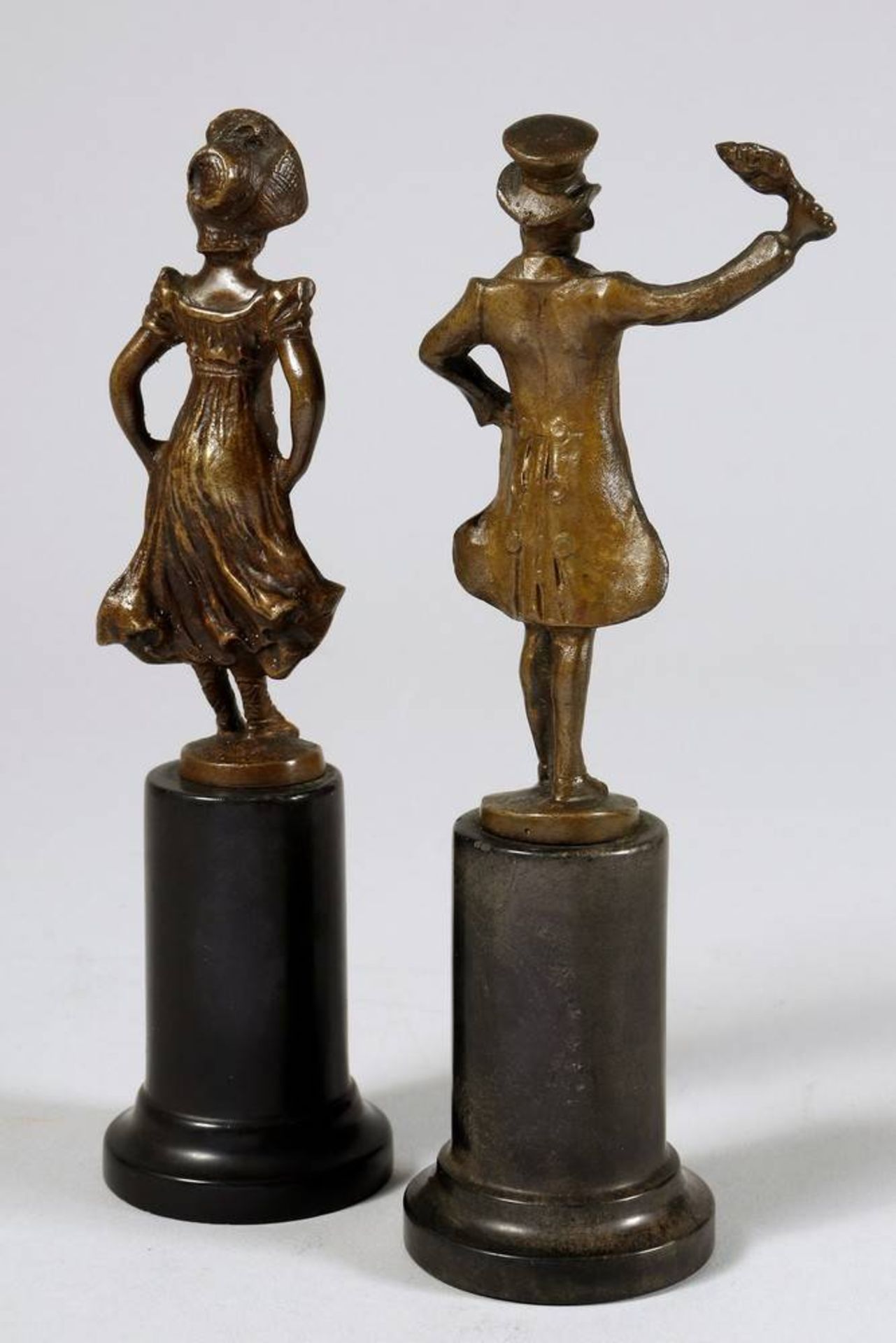 Anonymous 20th C., 2 Biedermeier-Figurines on slate plinth, brass, H: 15,5-16cm, 1 plinth with minor - Bild 2 aus 3