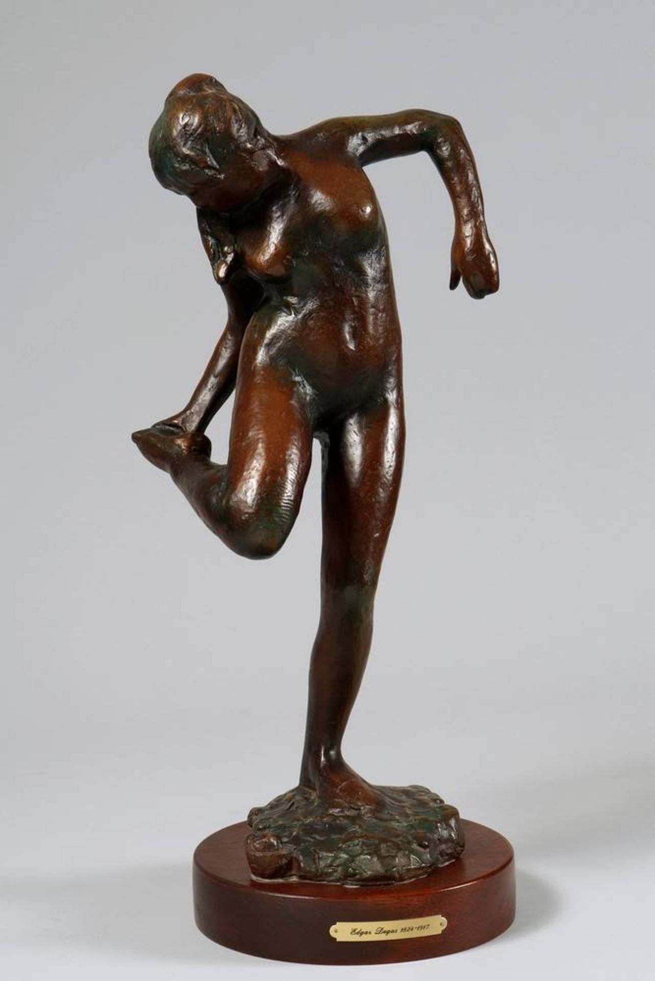 After Edgar Degas female nude, bronzed resin, Ara Kunst Bildgießerei, H: ca. 47,5cmEdgar Degas, nach