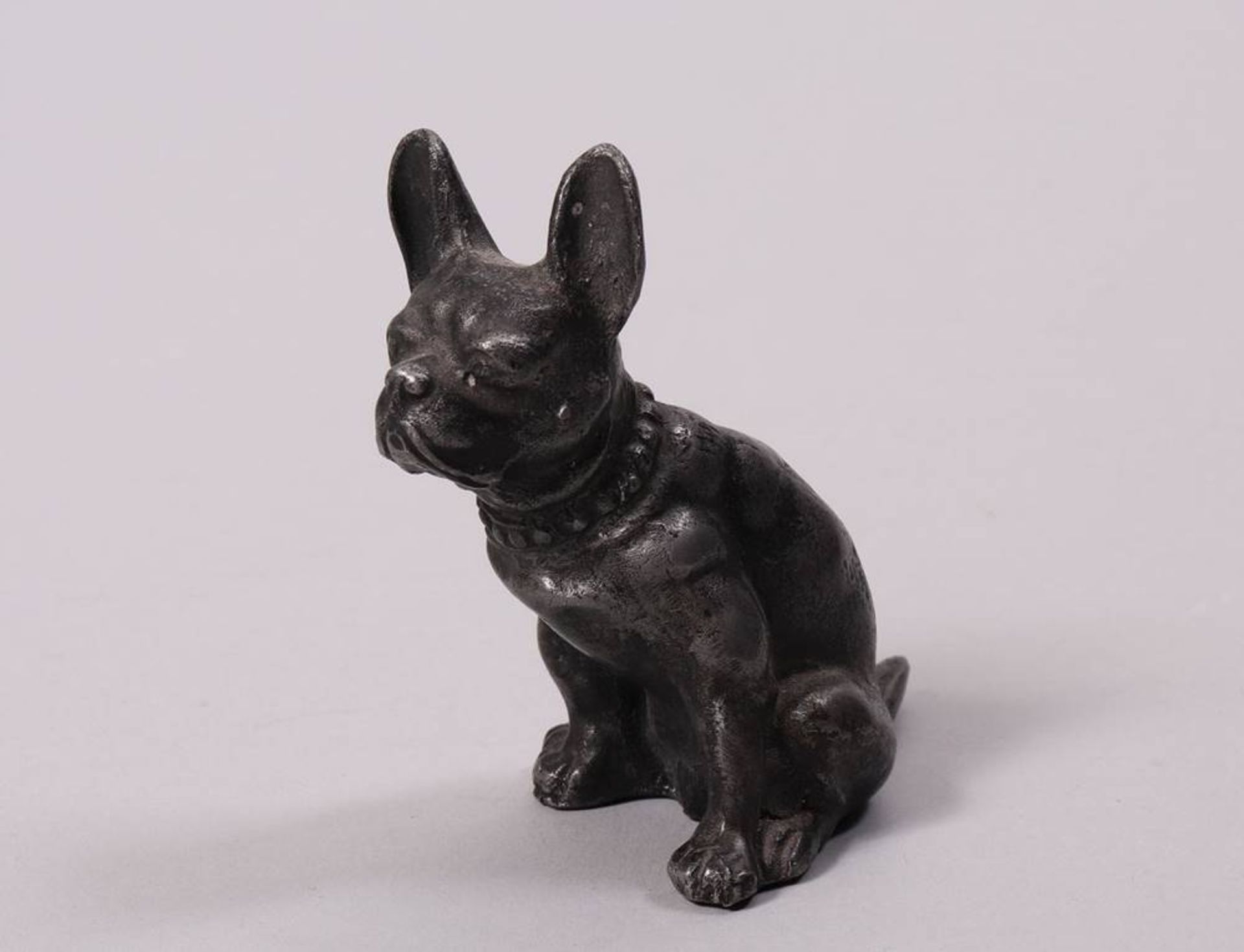 French bulldog-figurineposs. german, ca. 1930, cast metal, unmarked, H: 8cm, signs of ageKleine