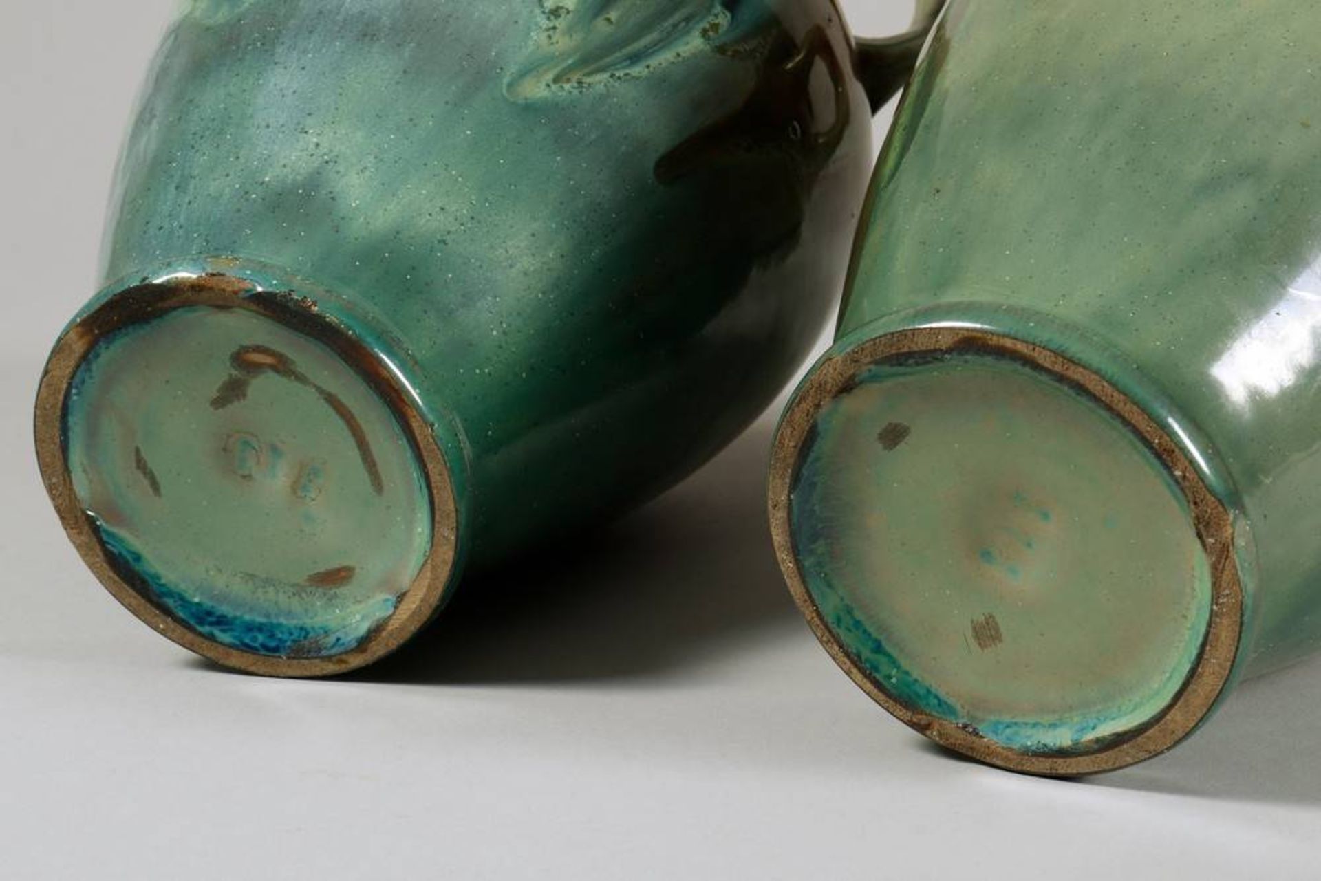 Pair of Art Nouveau vases poss. Belgium, ca. 1900, ovoid body, brown/green glaze, 2 small handles, - Bild 4 aus 4