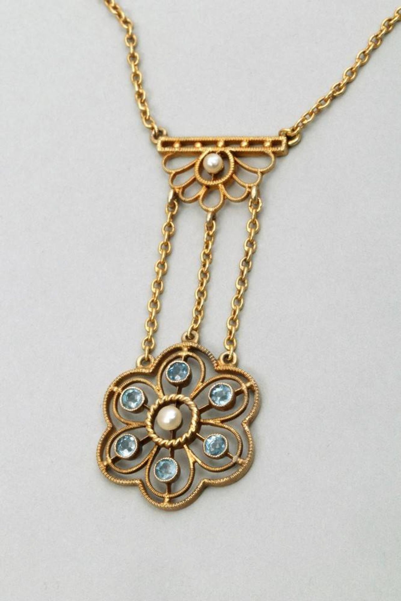 Art Nouveau collier 20/22kt gold, ca. 1900, set with pearls and blue stones, L: 43cm, ca. 4,7g in