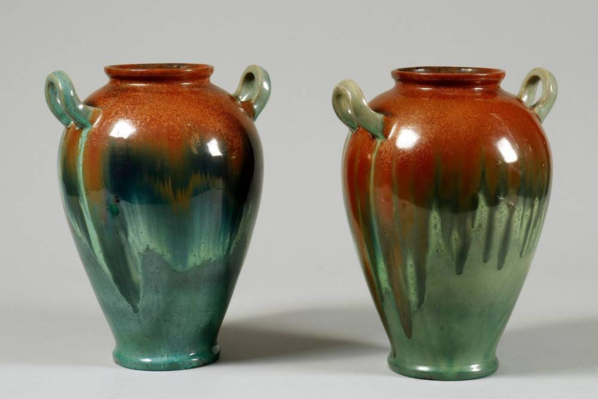 Pair of Art Nouveau vases poss. Belgium, ca. 1900, ovoid body, brown/green glaze, 2 small handles, - Bild 2 aus 4