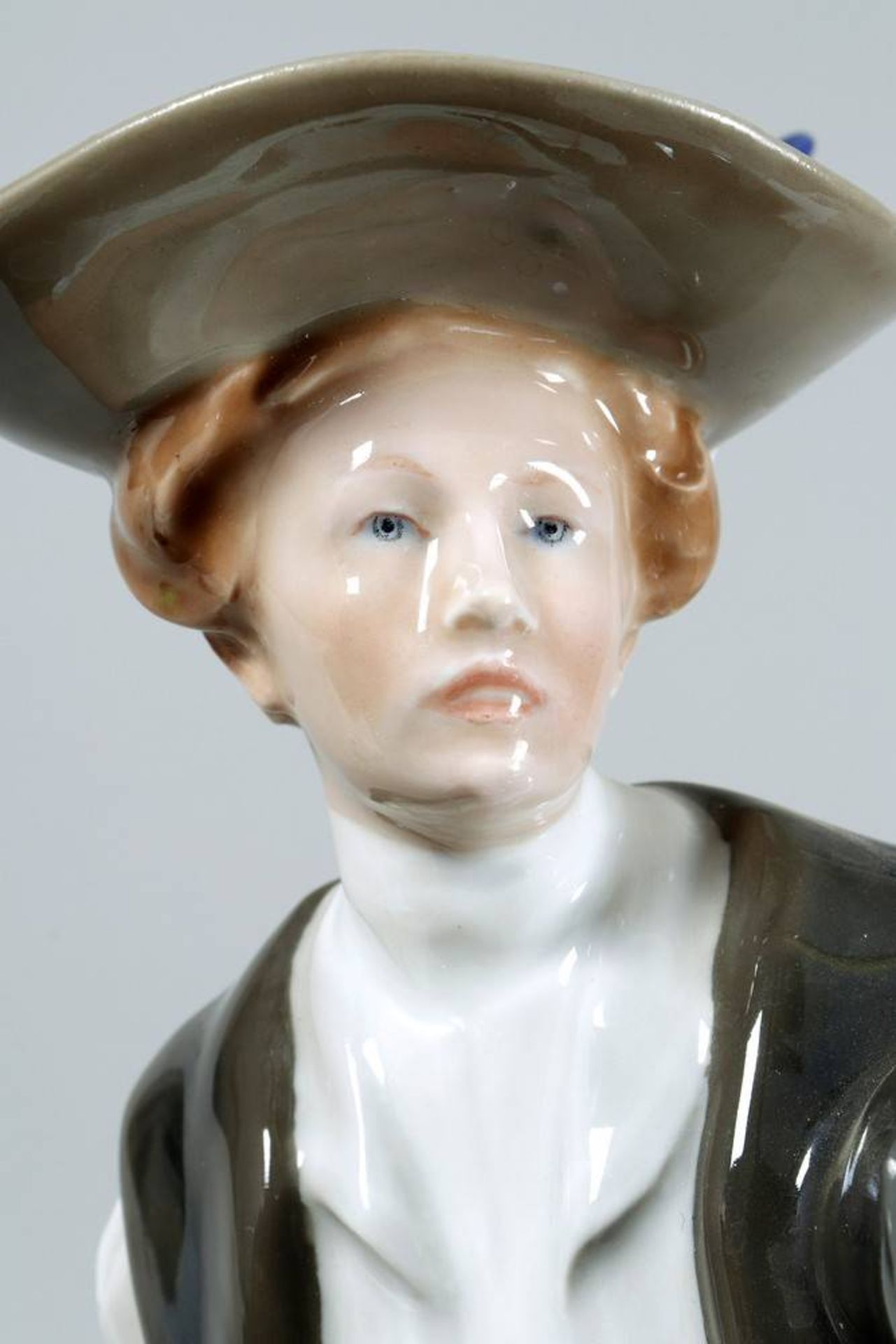 Lady with muff Design Konrad Hentschel for Meissen, ca. 1906, porcelain, sword mark, modell No. " - Bild 9 aus 10