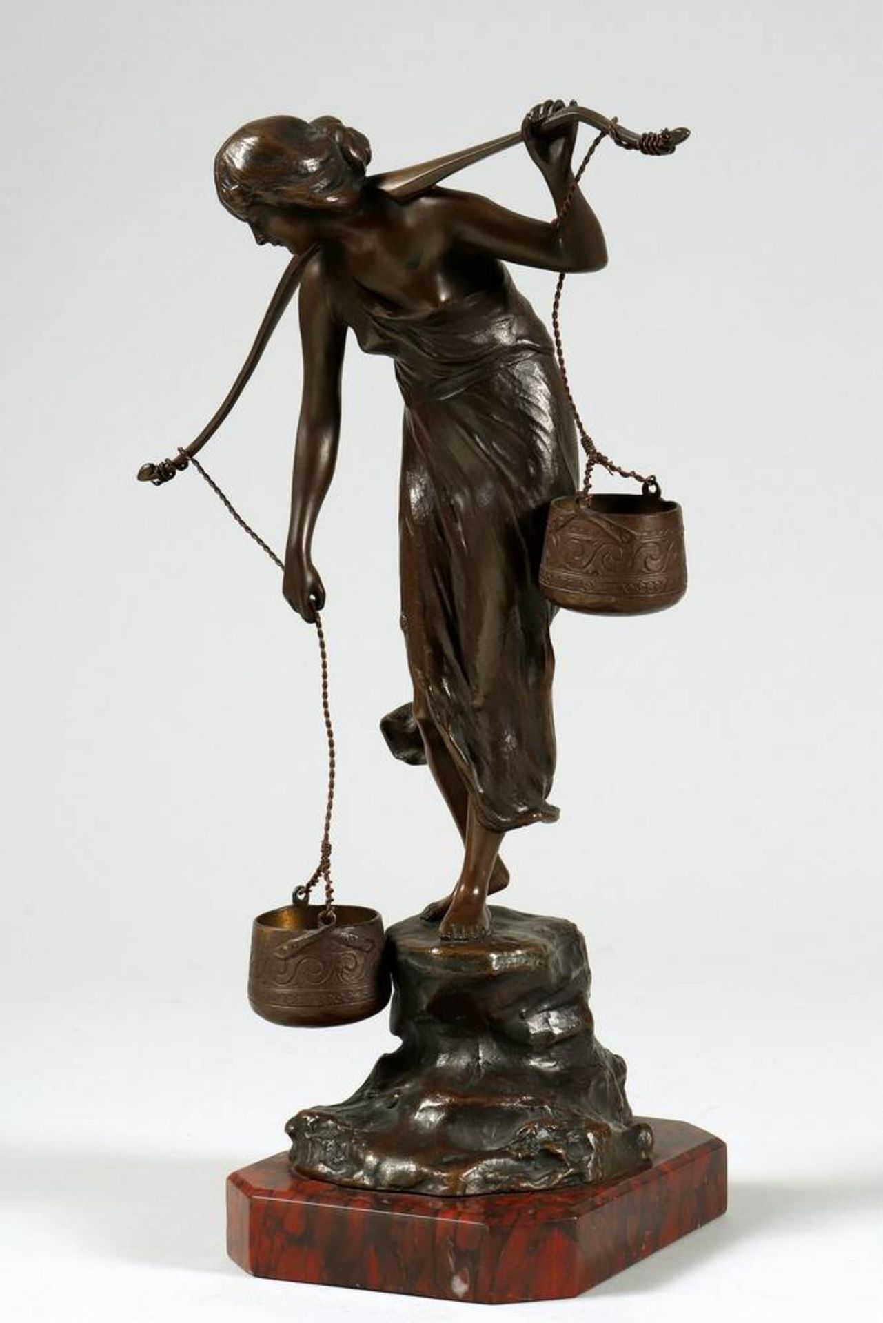 Paul Ludwig Kowalczewski (1865 - 1910) Bronze, female watercarrier, H ca. 33cmPaul Ludwig