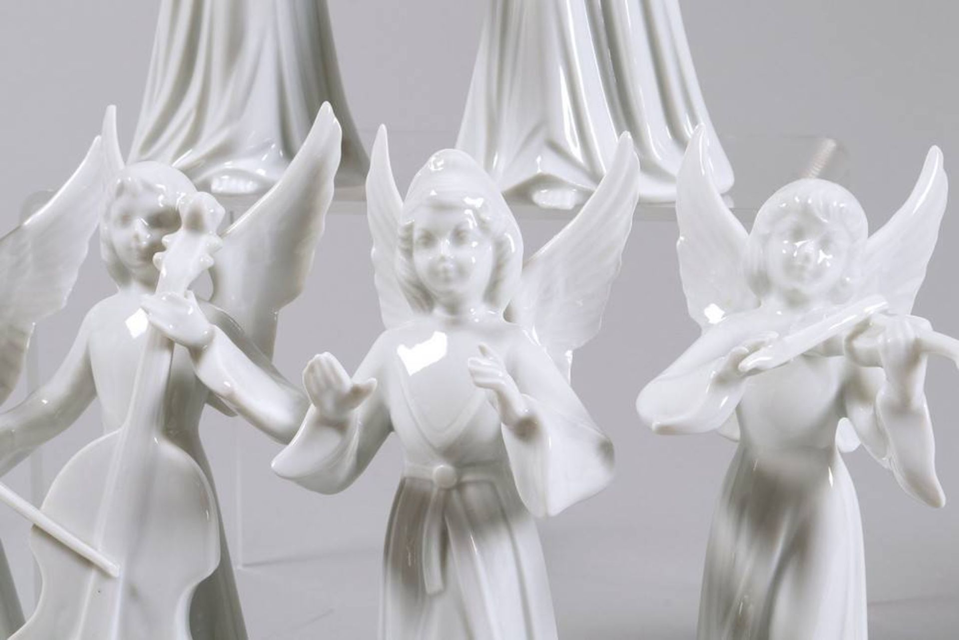 Angel choir poss. Sandizell, 20th C., porcelain, H: ca. 15cm, few minor chipsEngelskapelle - Bild 2 aus 4