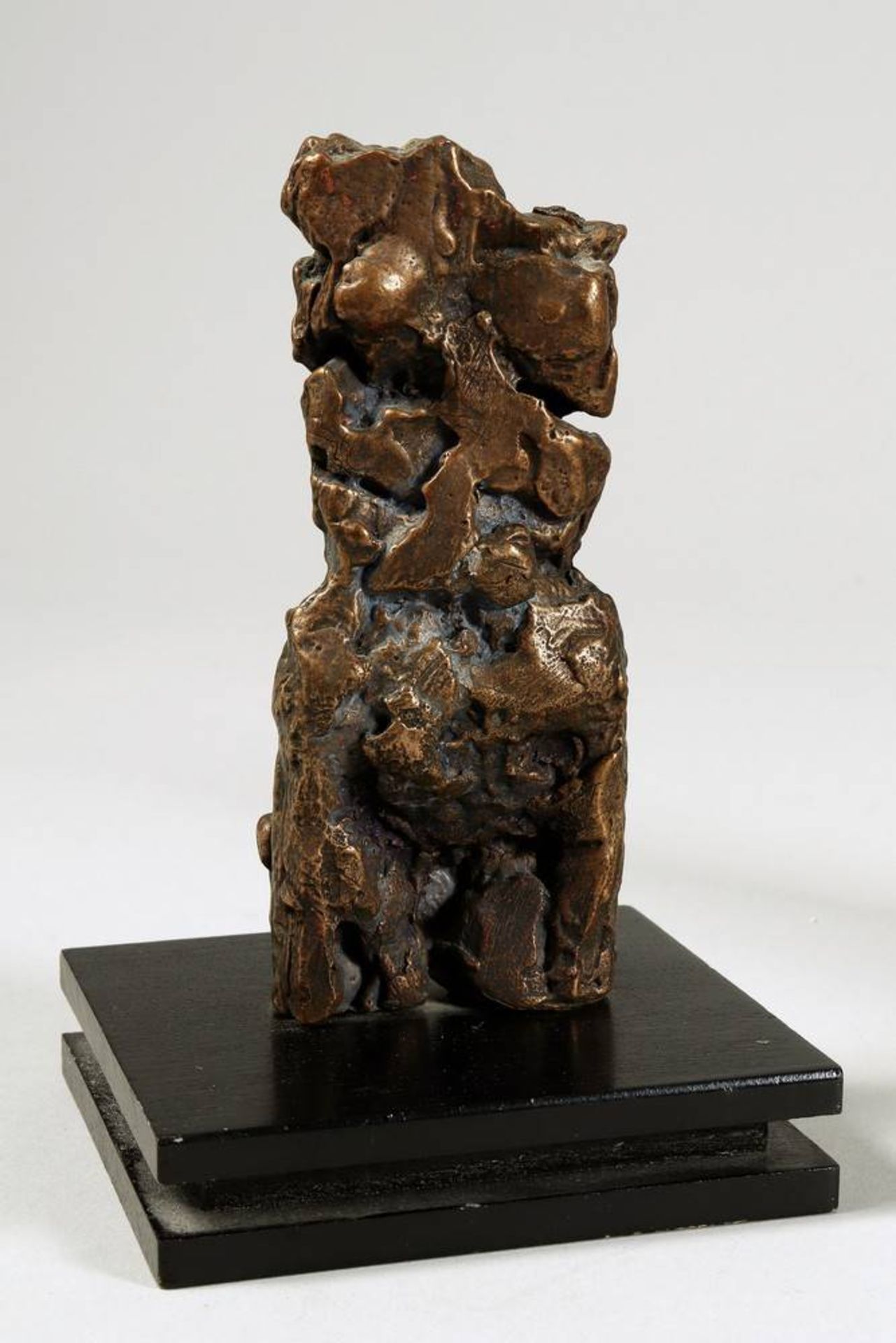 4 small sculptures bronze, patinated, abstract subject matter, unsigned, H: 5,5-13cm4 kleine - Bild 6 aus 6